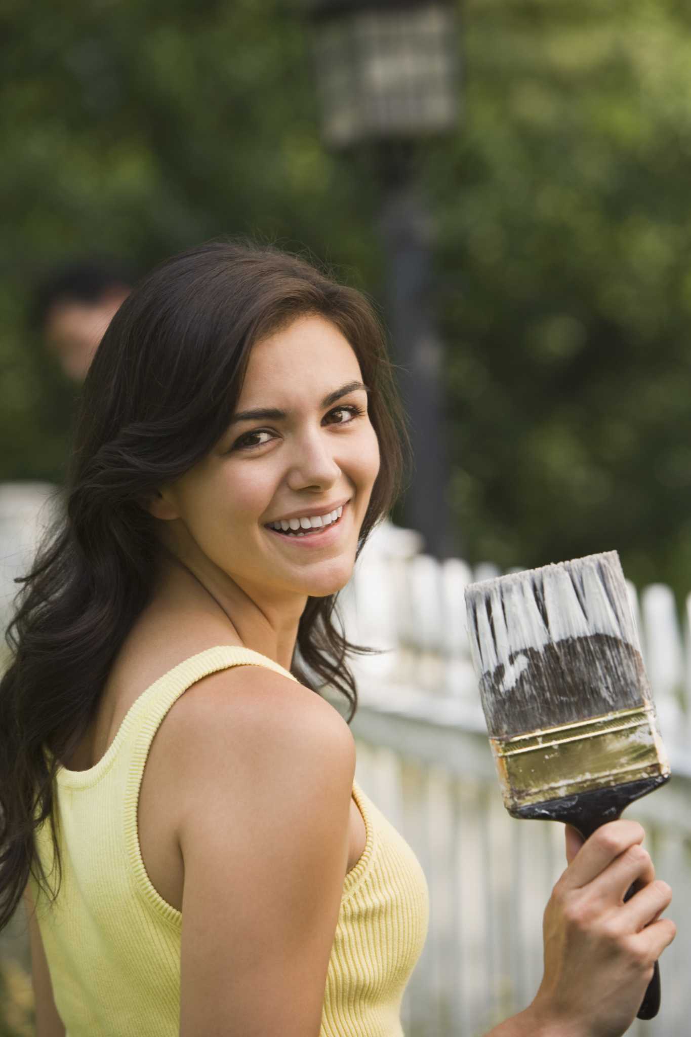 How to Choose a Fence Color