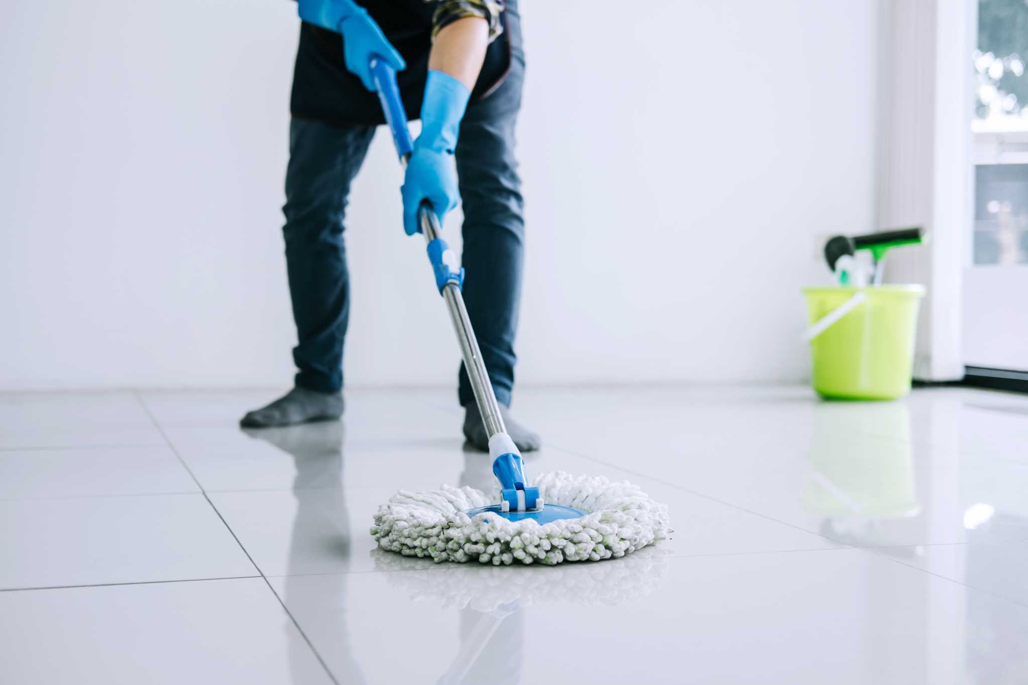 How to Clean Tile Floors With Vinegar and Baking Soda