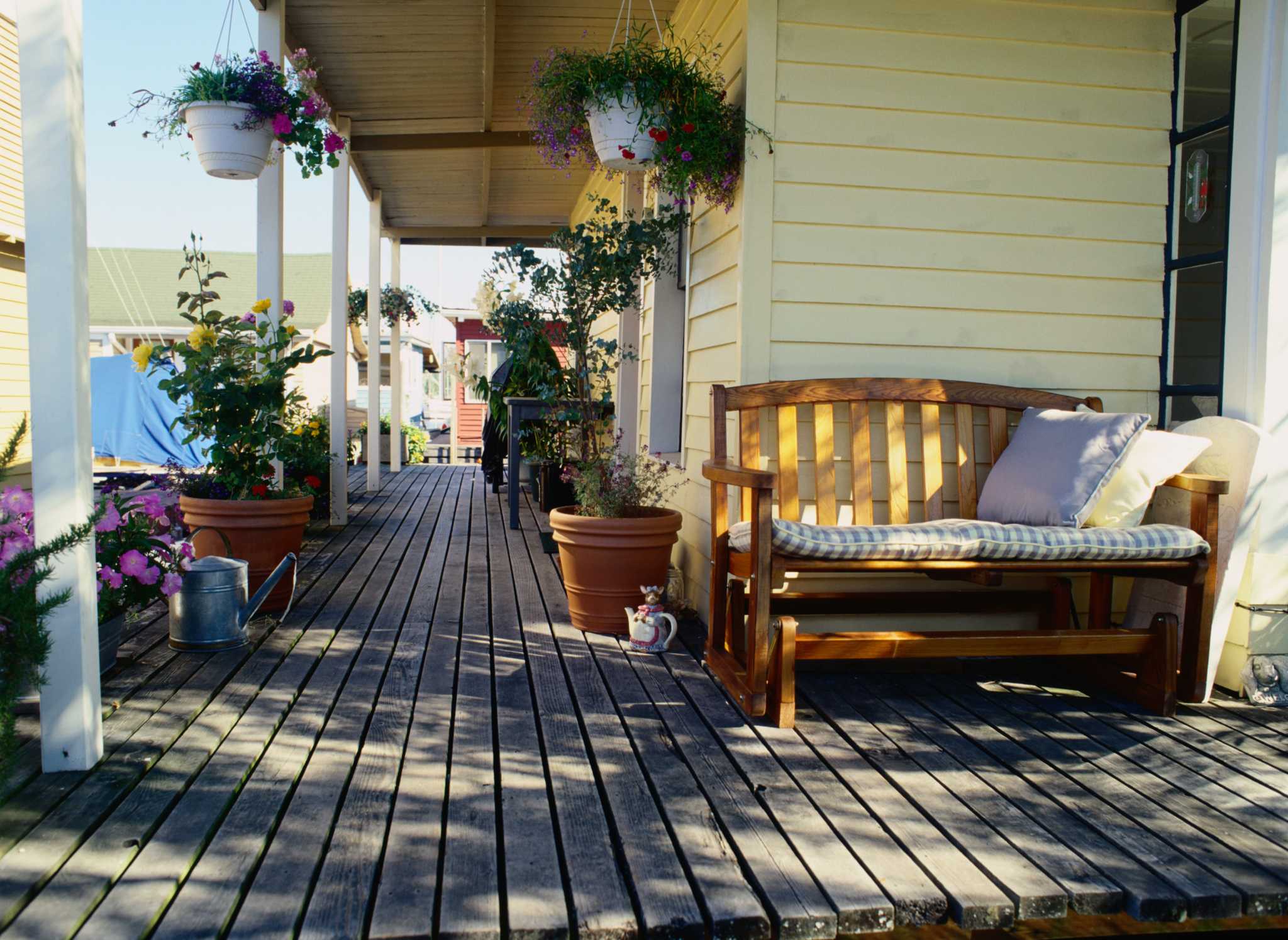 How to Install Polyurethane Deck Coatings