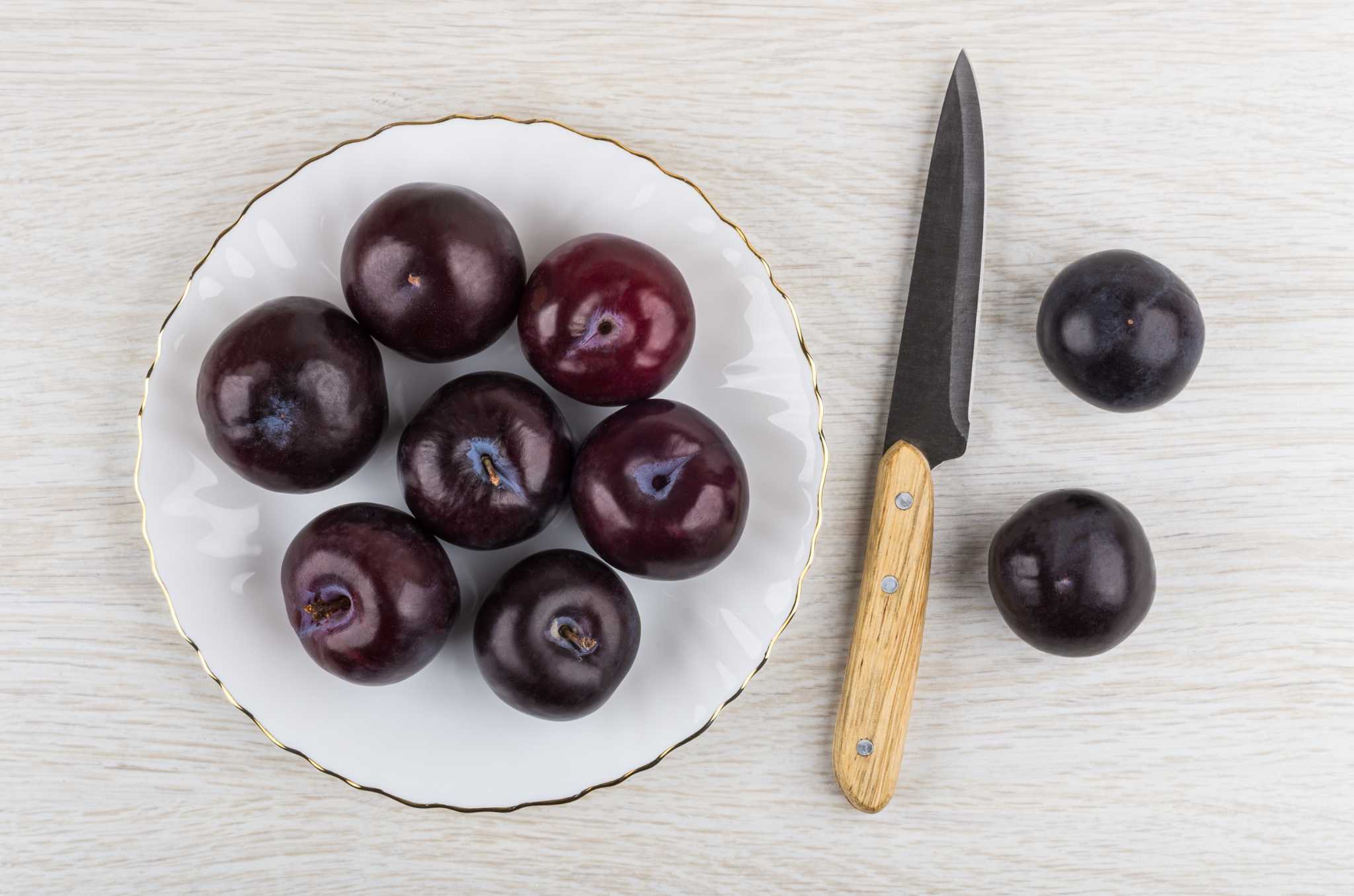 Can Diabetics Eat Plums?