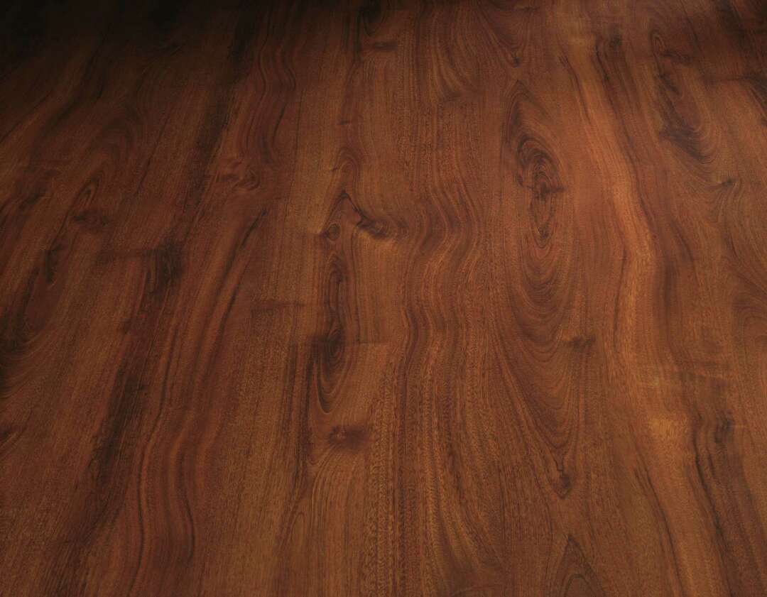 How to Repair Nicks and Scratches on Cherry Wood Furniture