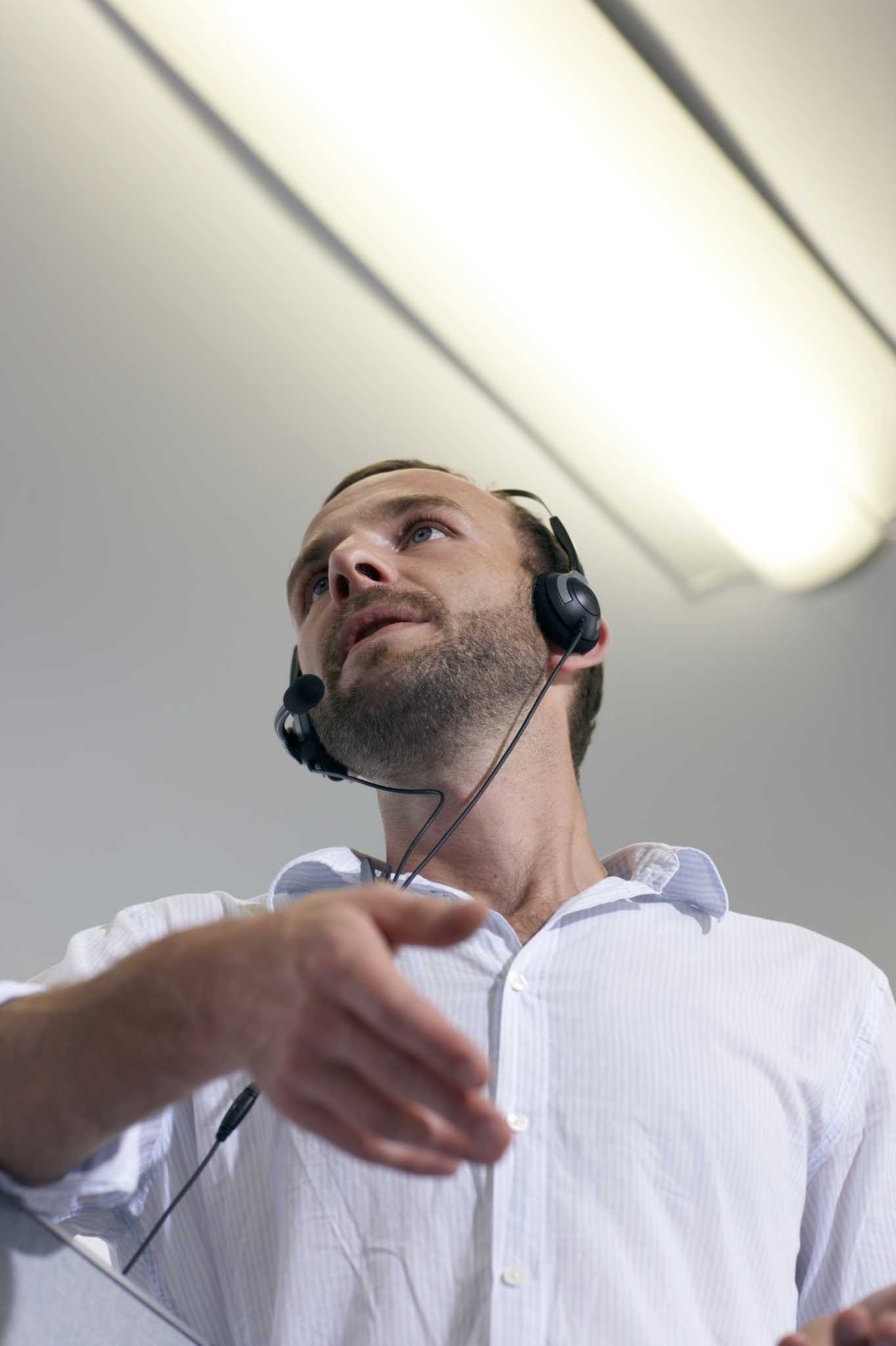 How to Clean a Yellowing Plastic Fluorescent Light Cover