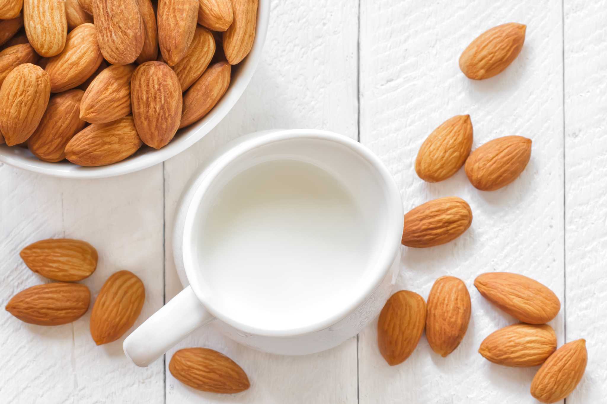 can-unsweetened-almond-milk-help-to-lower-blood-glucose