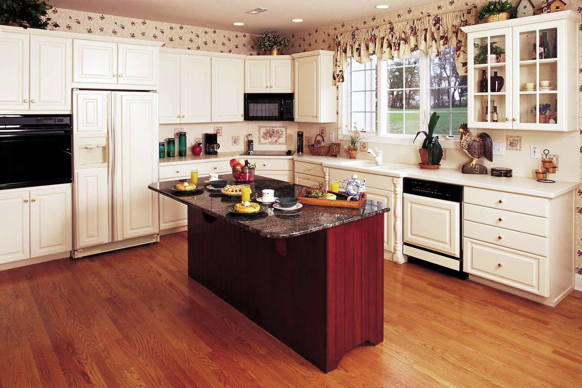 What Color Kitchen Cabinets Go With a Red Floor?, image size:1920x1280