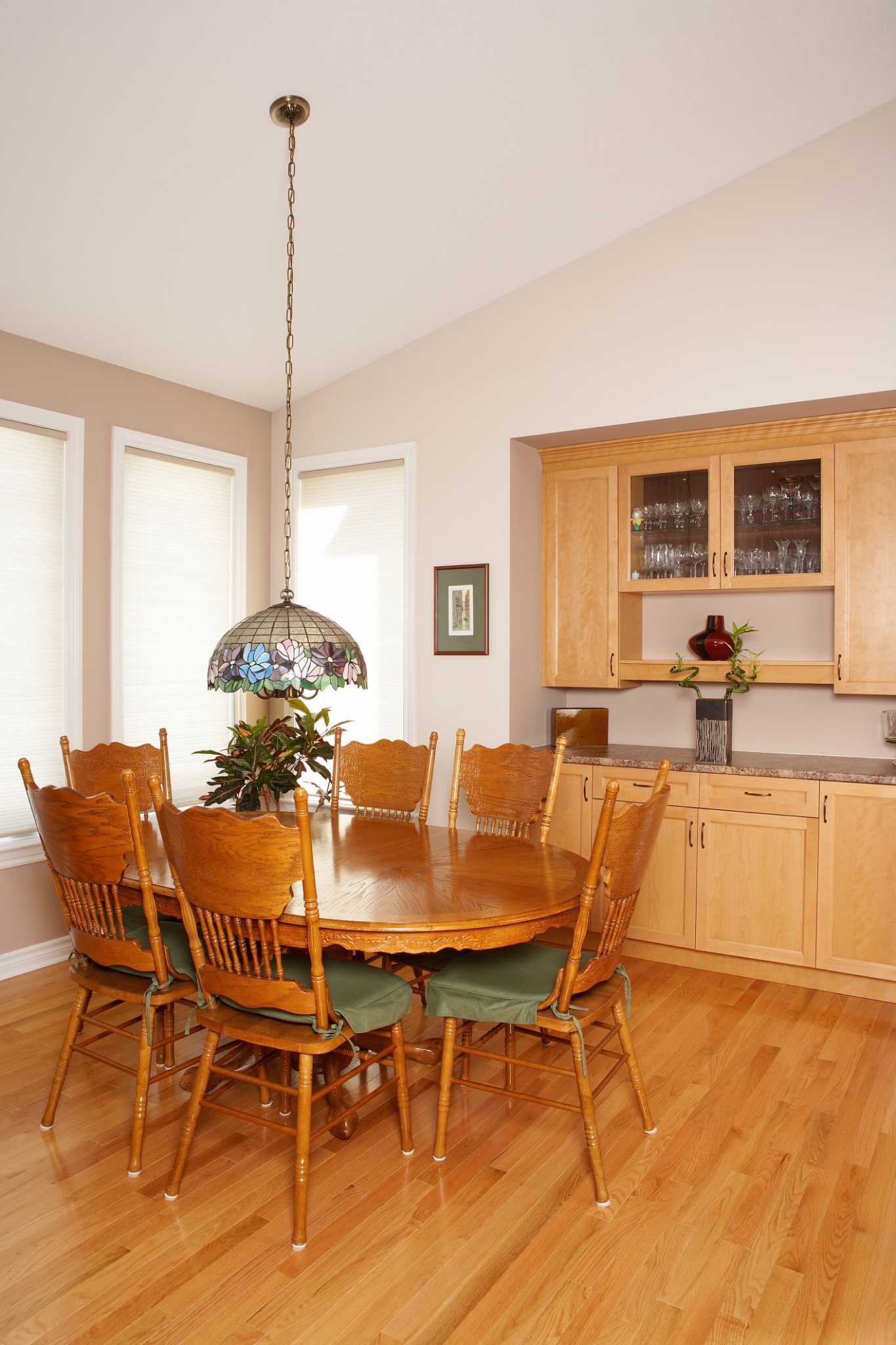 How to Arrange a Dining Room