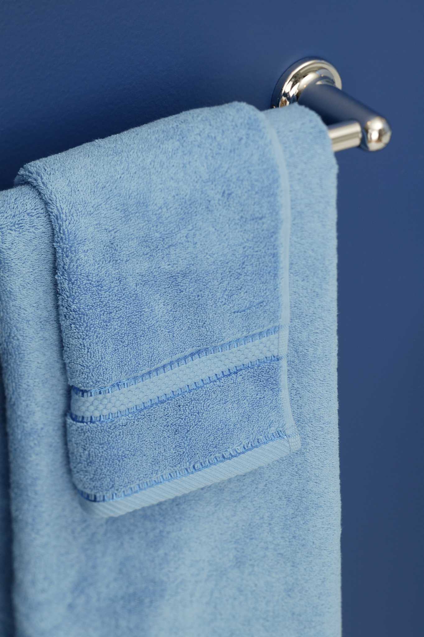 How to Decorate a Baby Blue Bathroom