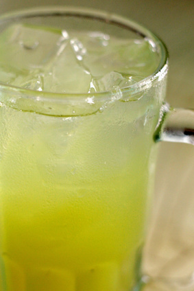 What Are the Differences Between Noni & Corossol Fruit?