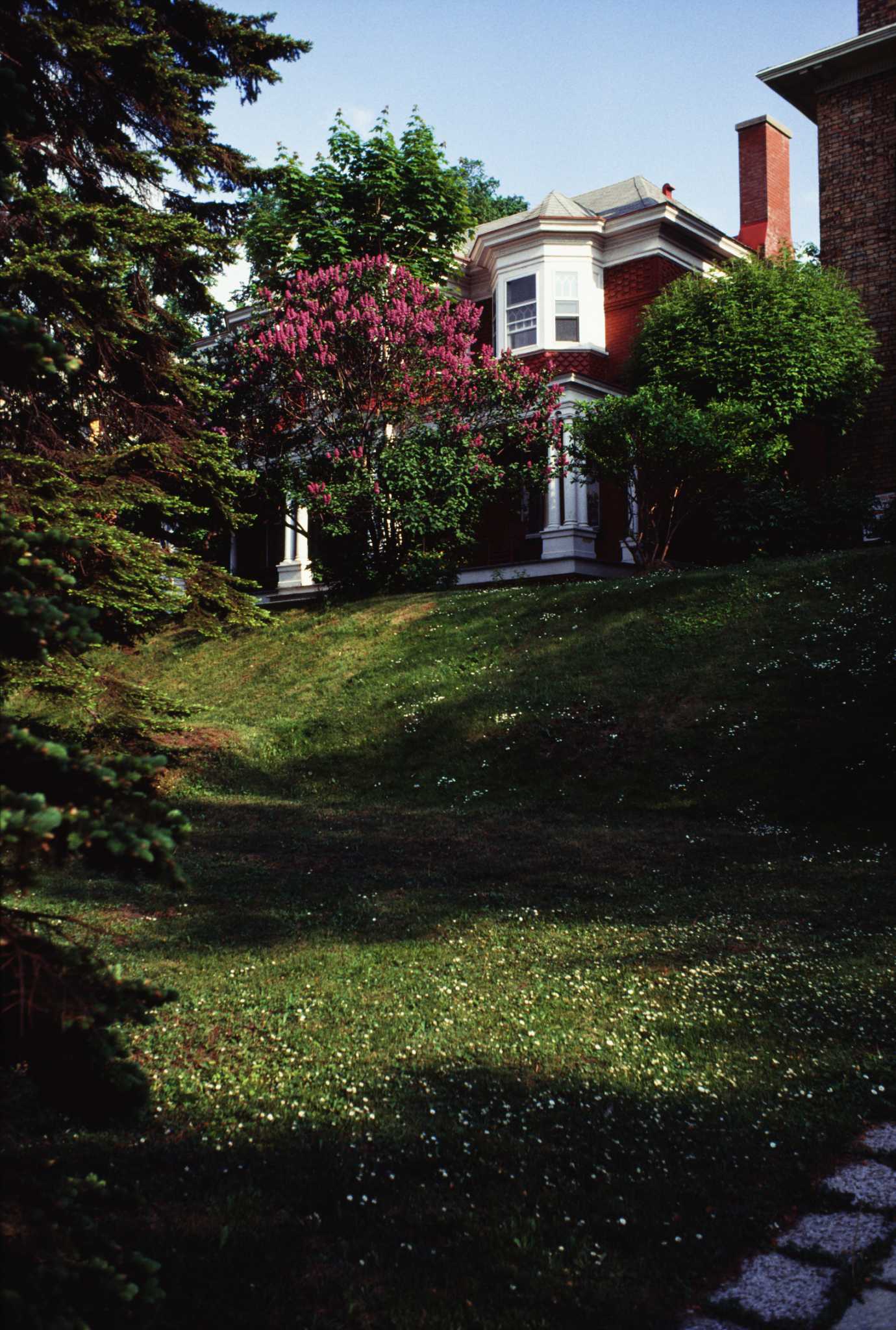 How to Use Burlap for Soil Erosion on a Slope