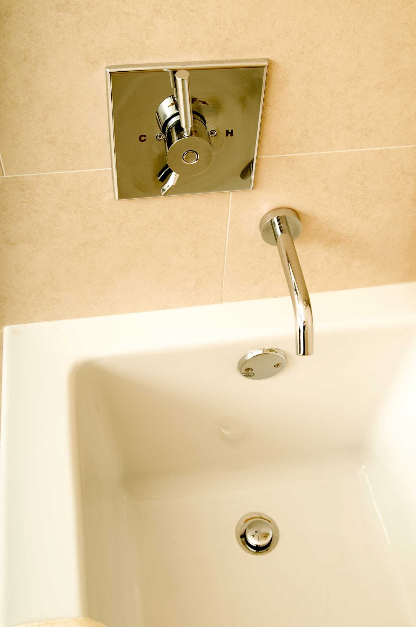 How to Fix Problems With Your Bathtub Drain Stopper - Dengarden