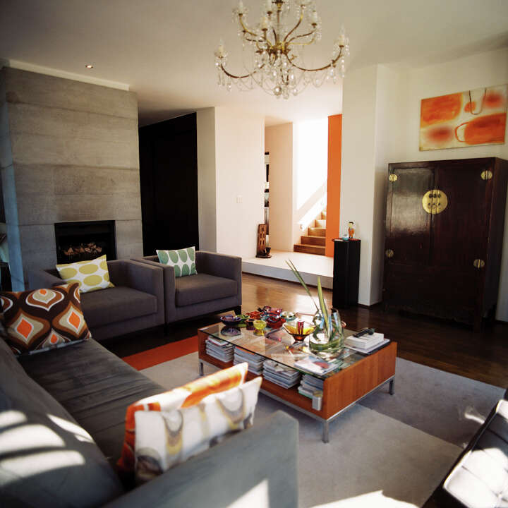 Do Chandeliers Need to Be Centered Over Tables?