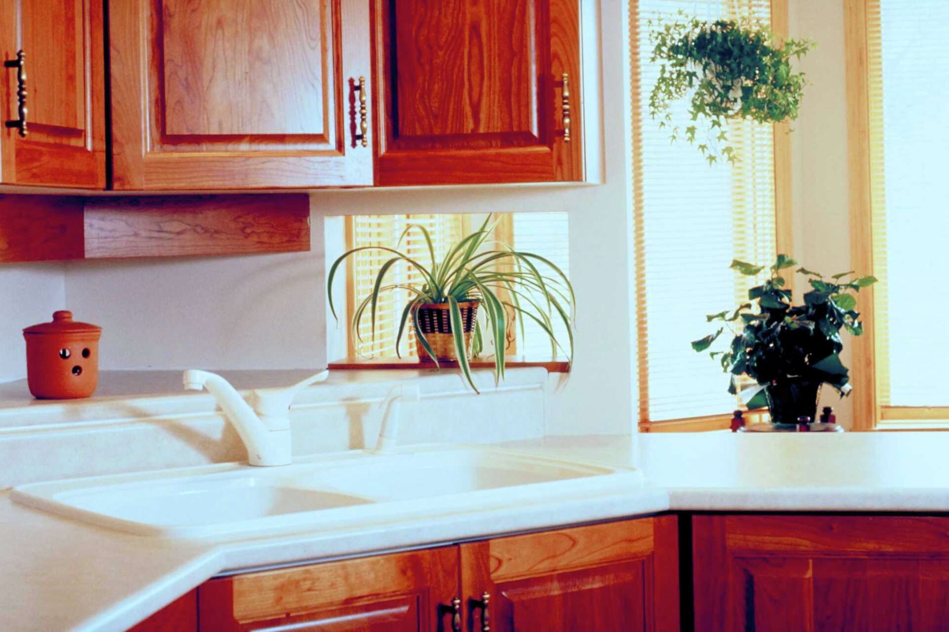 How to Put Vinyl Windows Back In After Cleaning