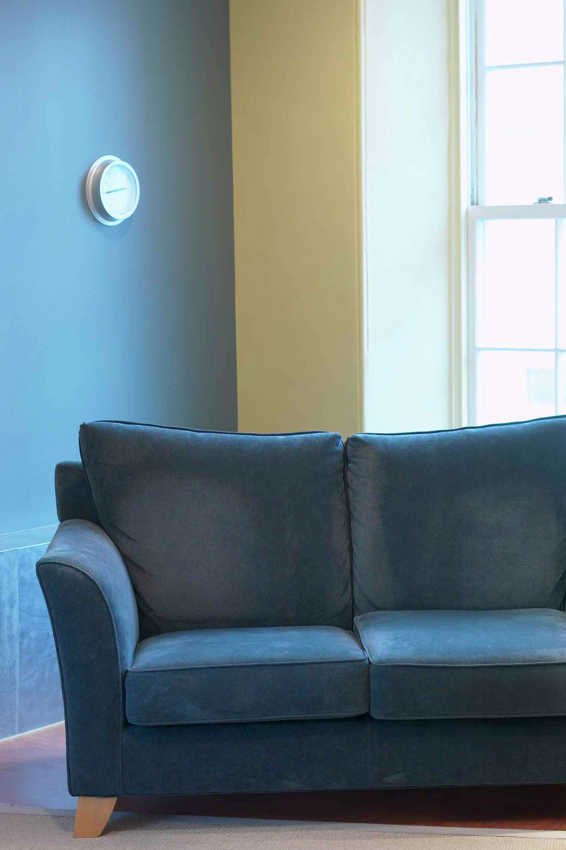 How to Remove the Bed From a Sleeper Sofa