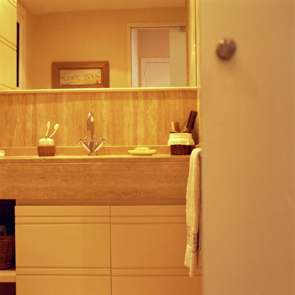 How to Paint Laminated Vanity in a Bathroom