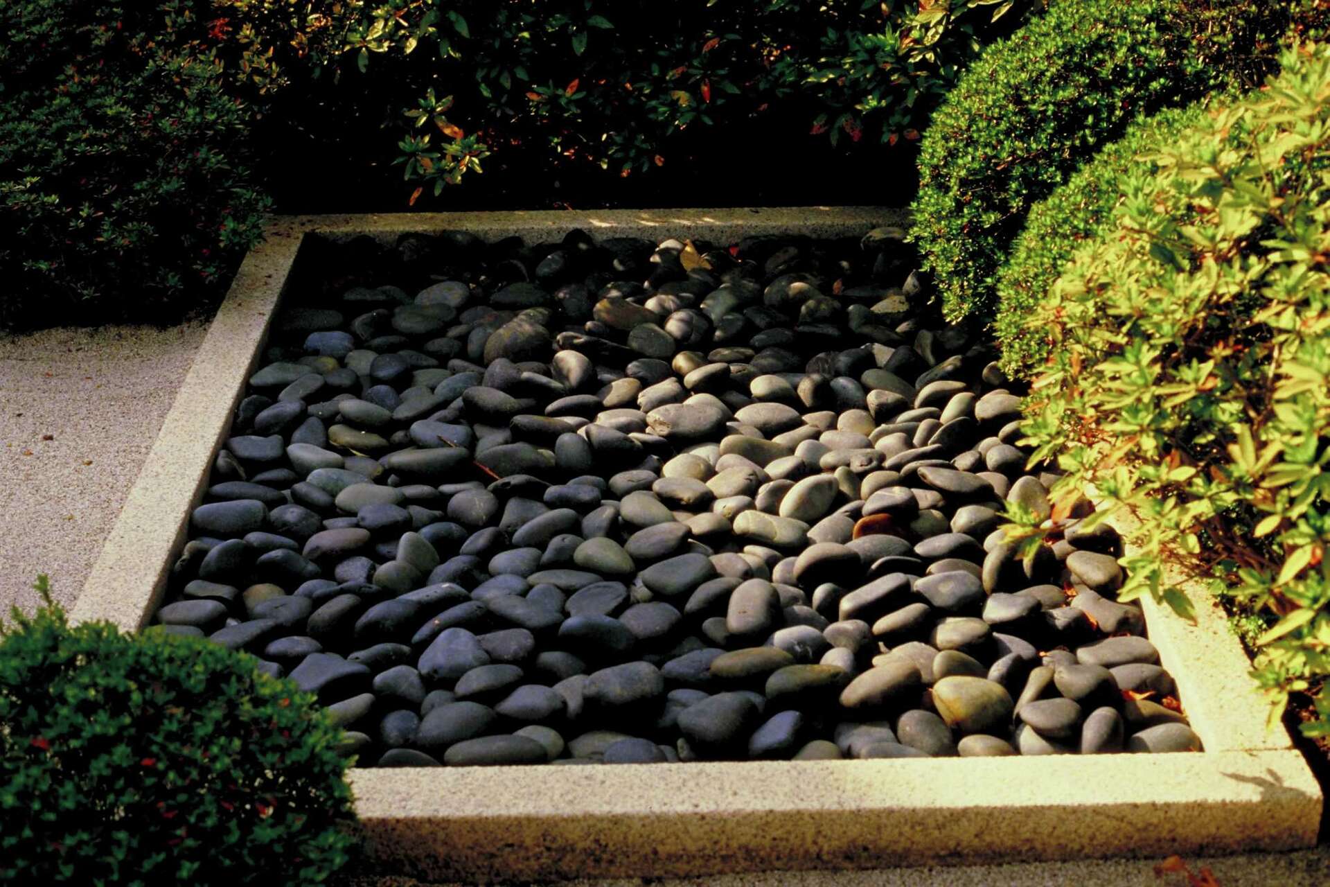 How to Cover a Grass Yard With Rock, image size:1920x1280