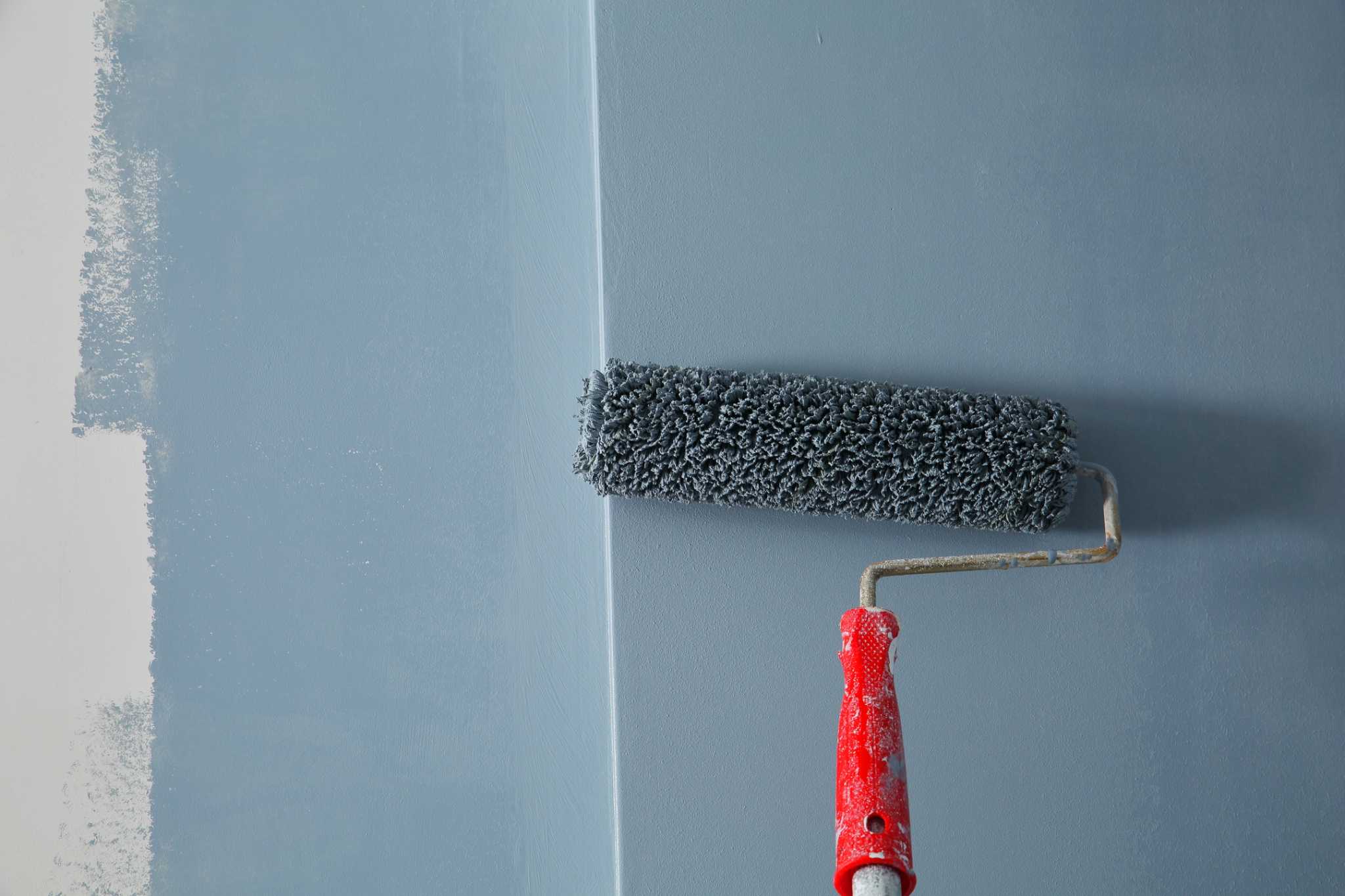 How to Cover Up Semigloss Paint With Flat Paint