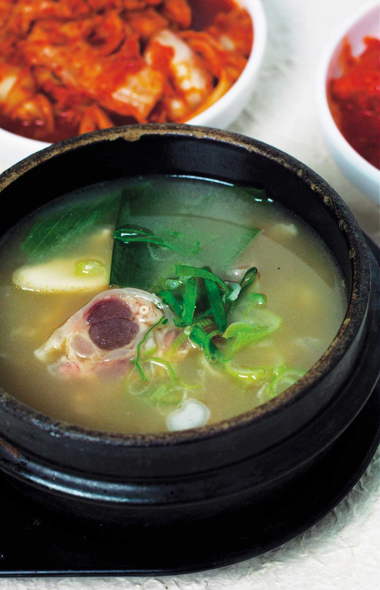 Health Benefits of Beef Bone Broth & How to Make It