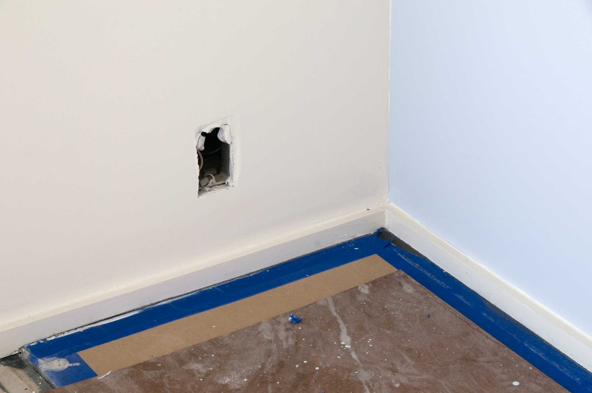 How to Cut Curves Into Porcelain Tile