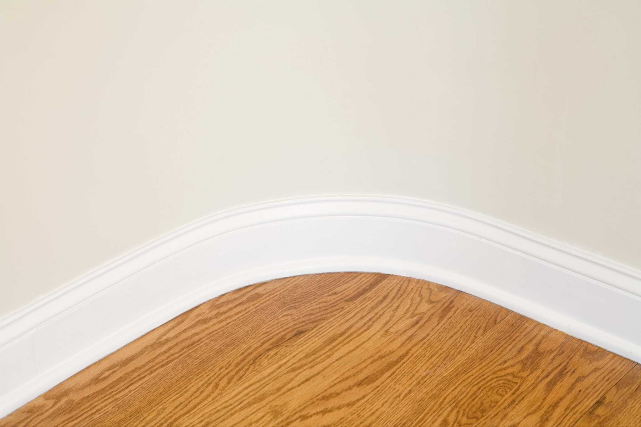 How to Cut Flooring Around Curved Walls