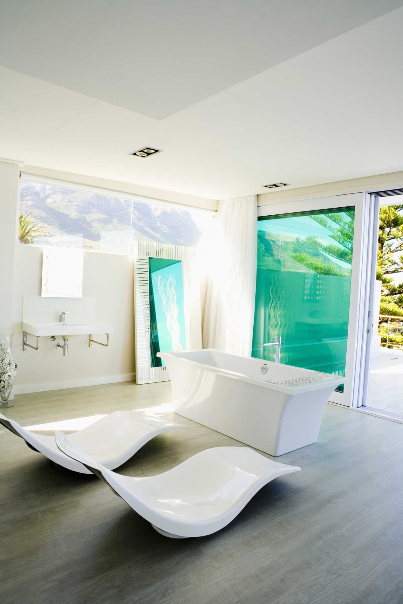 How to Dampen the Sound From a Wood Floor and High Ceiling