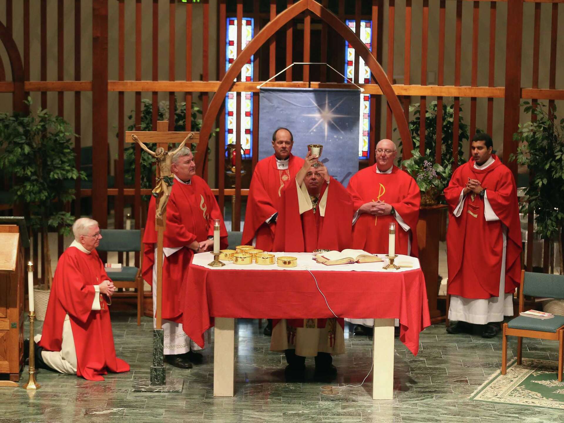 How to Decorate for a Confirmation