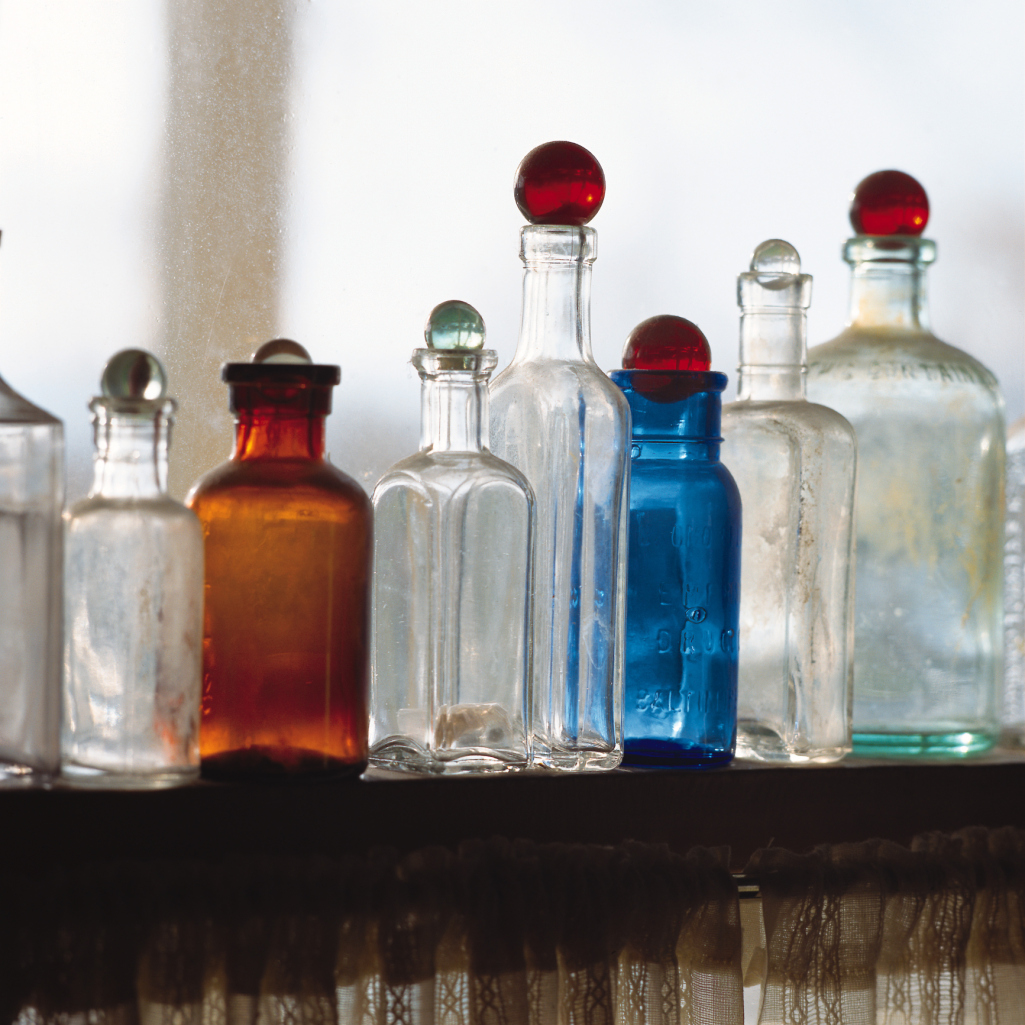 How to Decorate a Curio