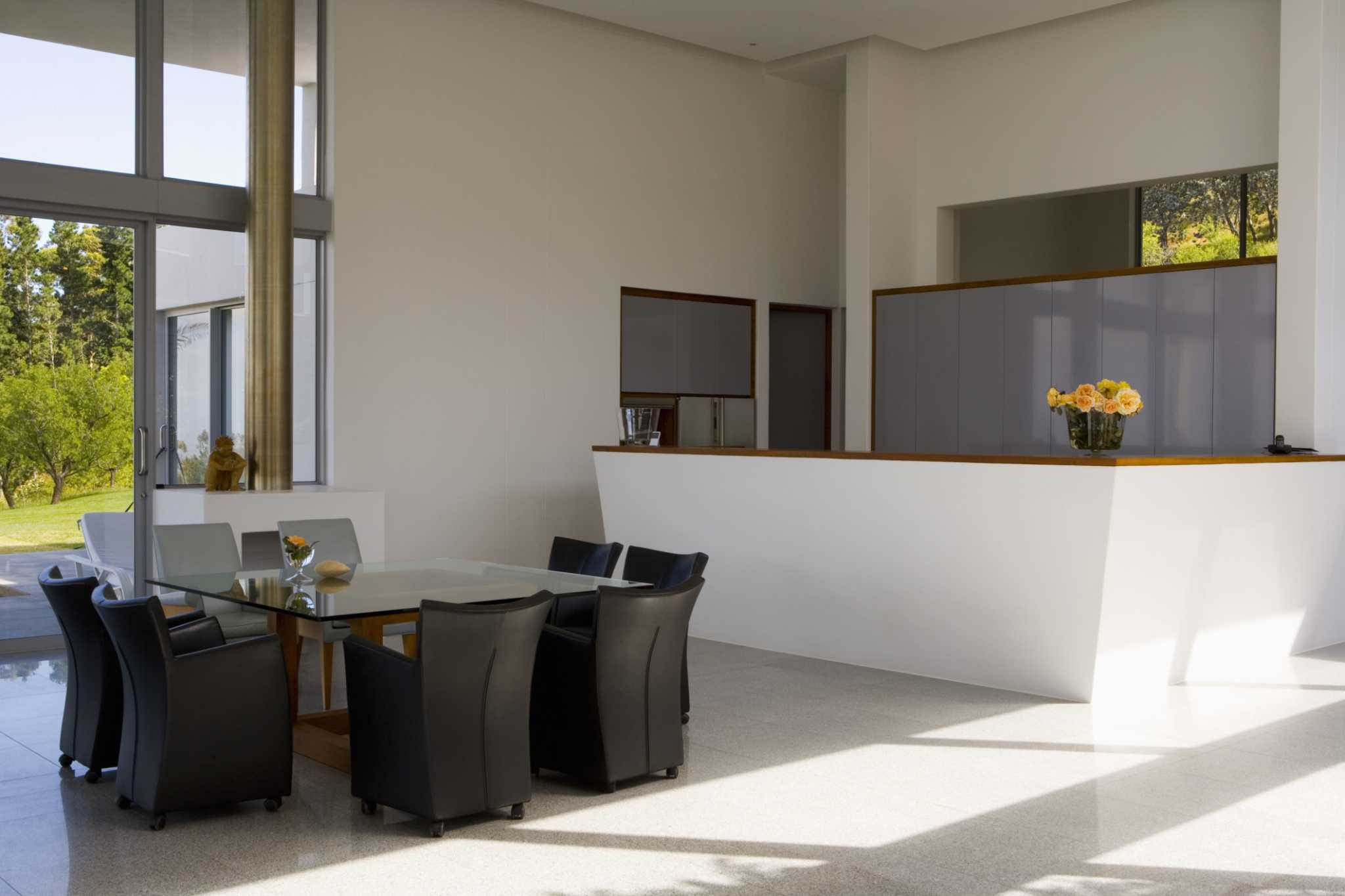 How to Decorate a Living Room With a 16 Foot Wall