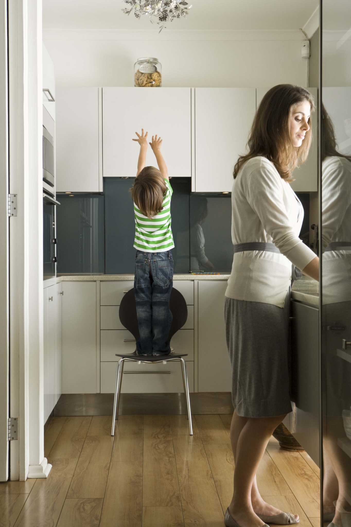 How To Remove Greasy Residue From Kitchen Cabinets   RawImage 