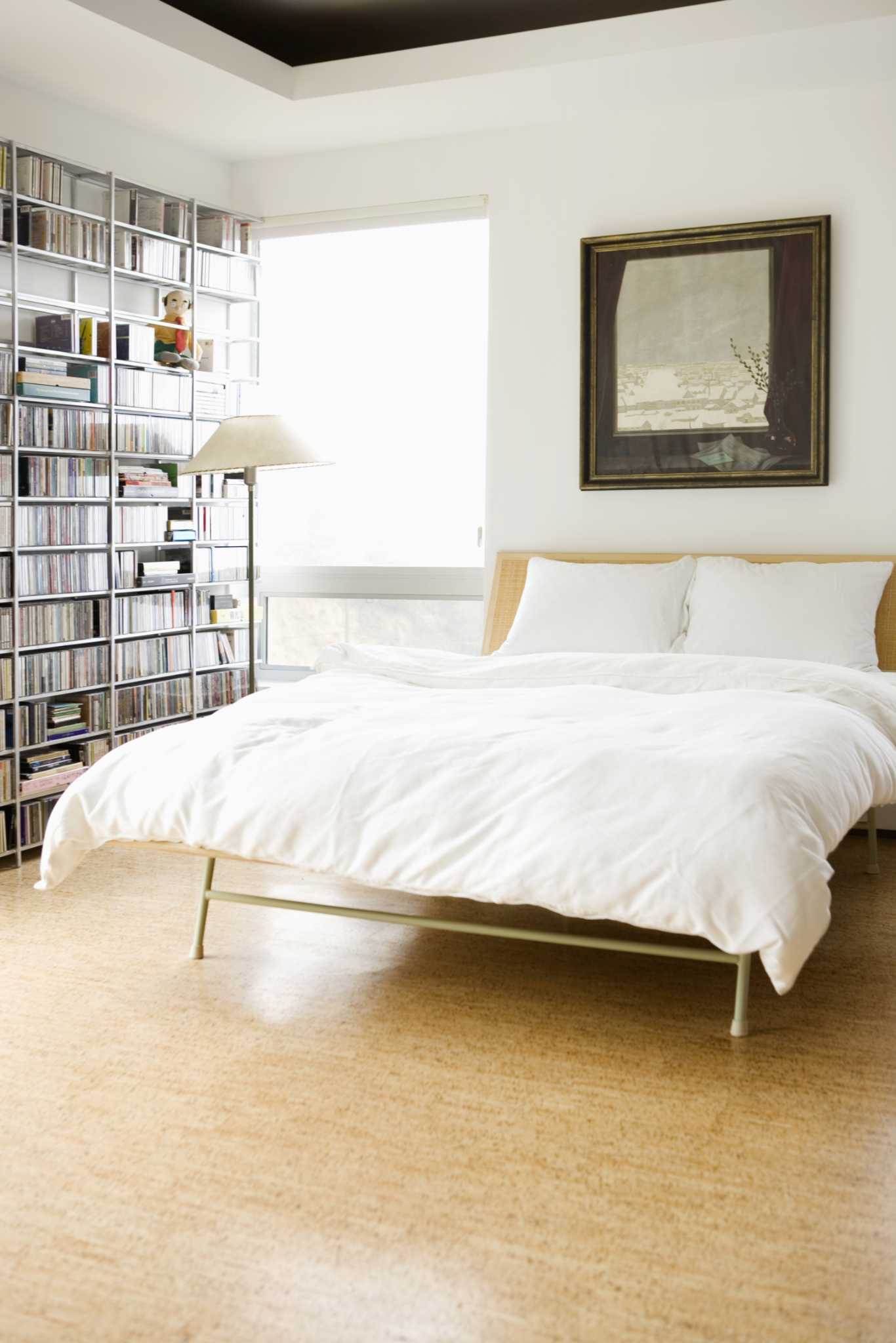 How to Keep a Down Comforter From Shifting in a Duvet