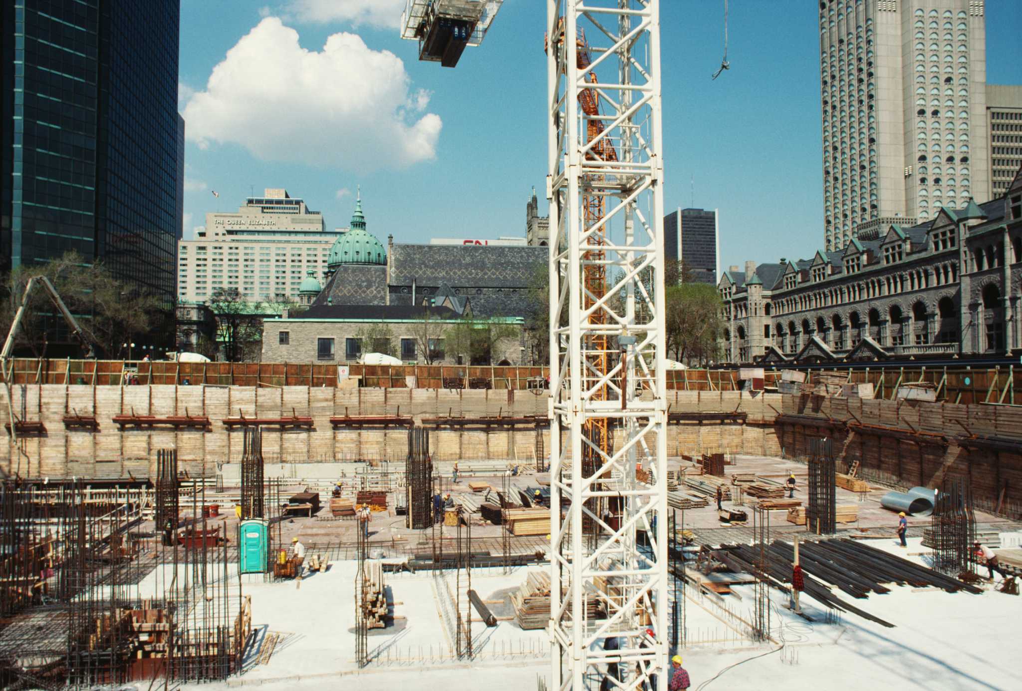 Decorative Ways to Use Rebar in the Garden