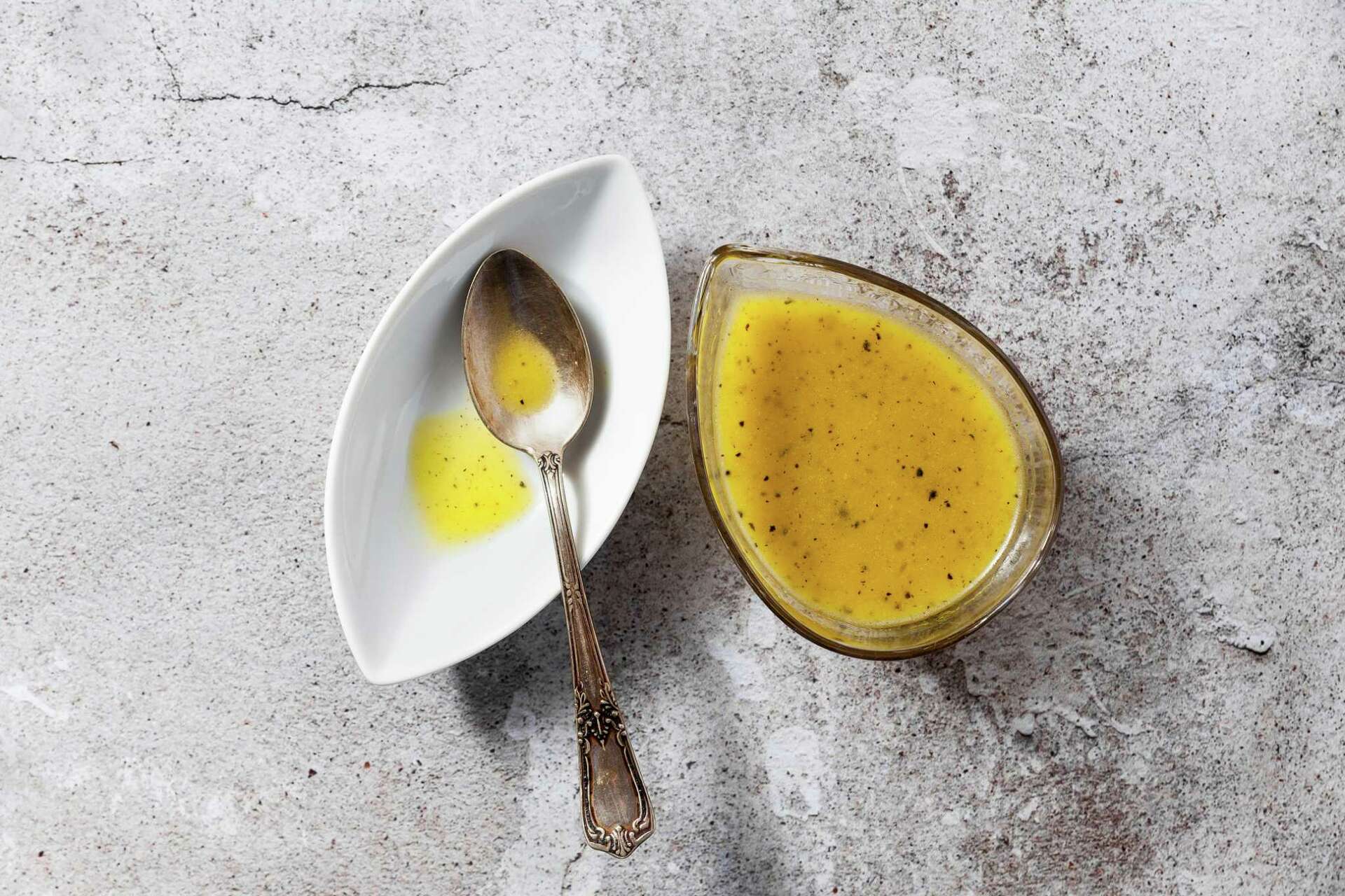 What Salad Dressing Is OK for the Atkins Diet?