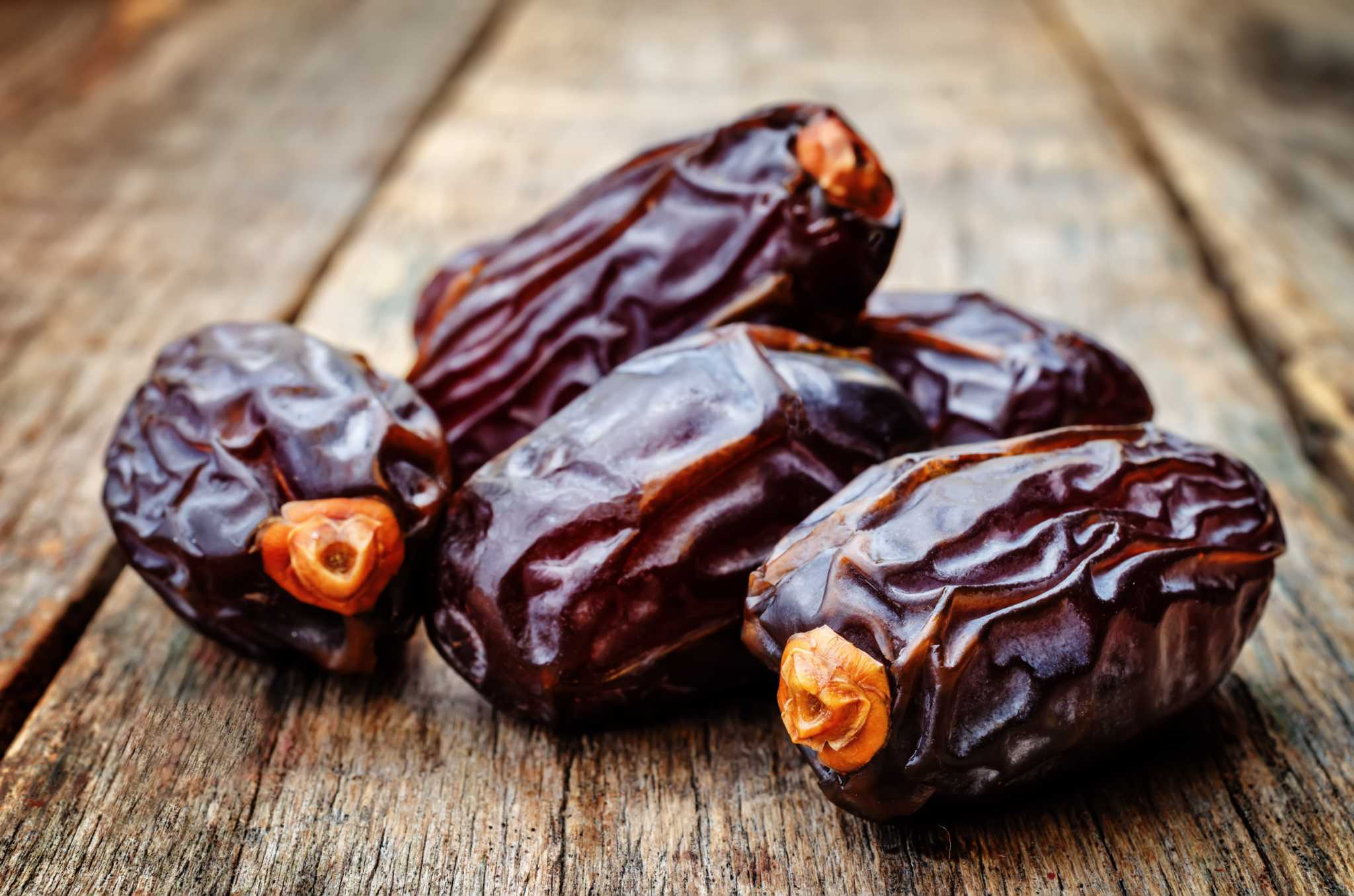 Medjool Dates: Benefits, Calories, Nutrition and Ways To Eat This Fruit