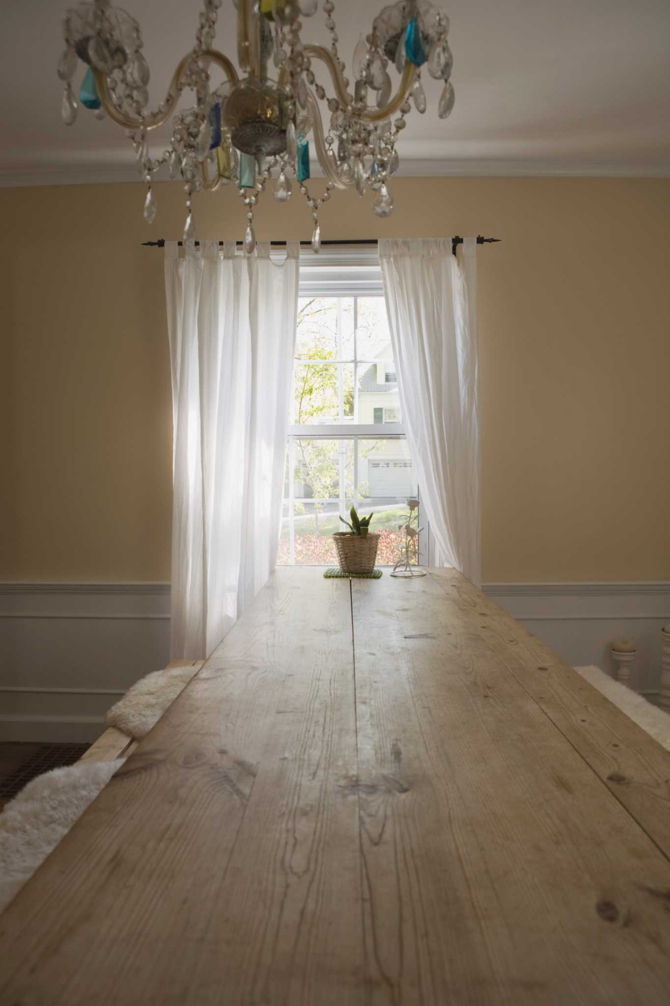 Differences Between Curtains and Window Panels