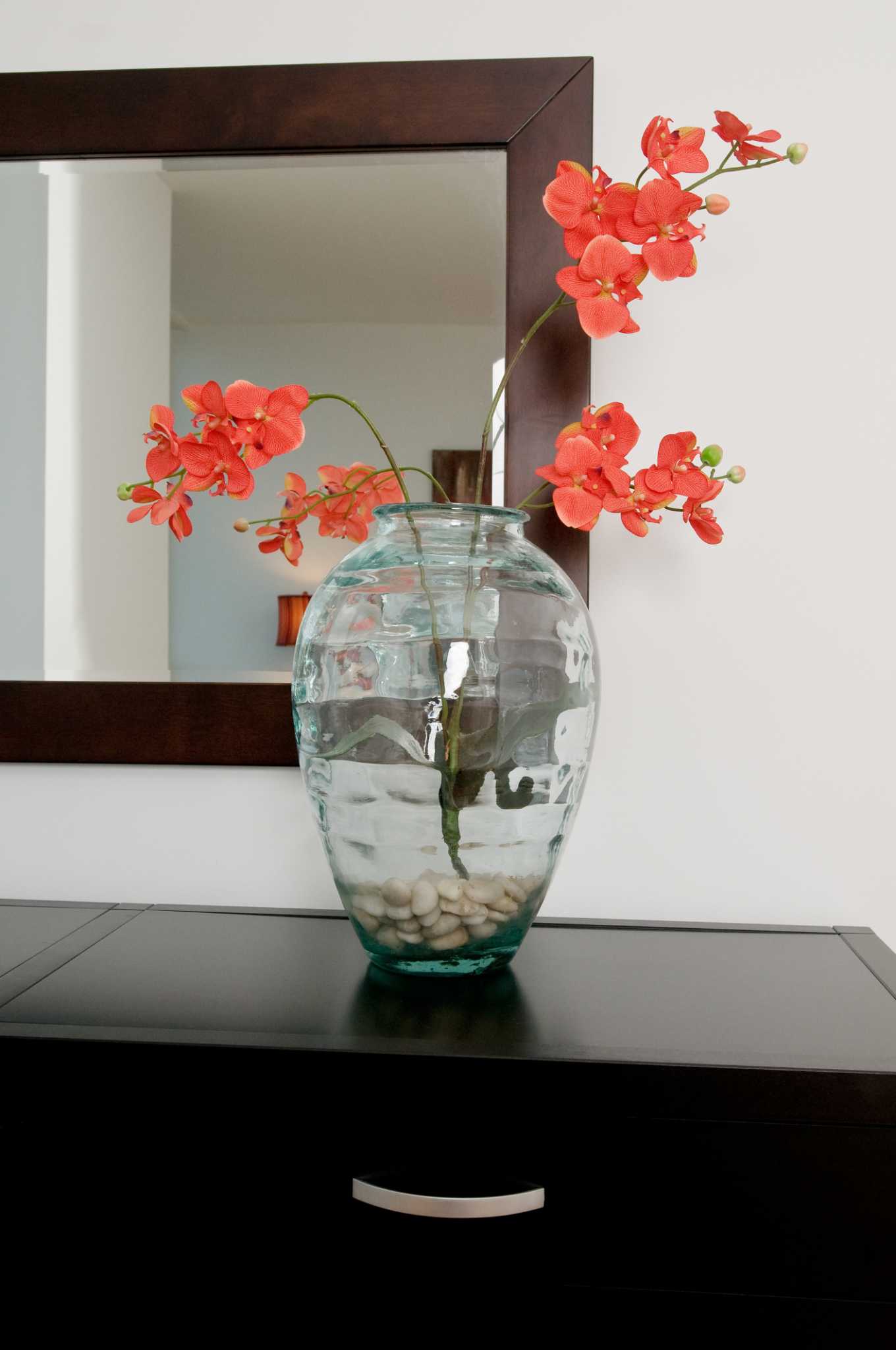How to Display Vases in the Home