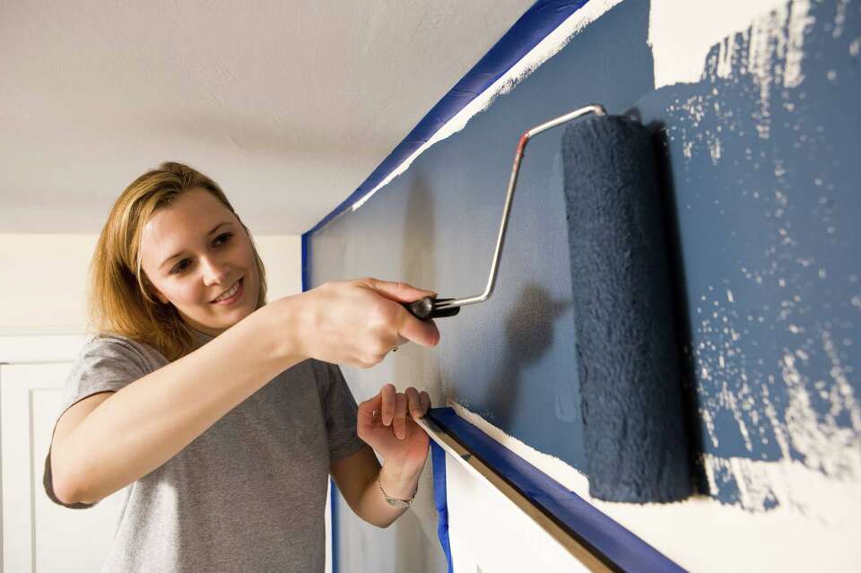 How to Achieve Crisp Straight Lines When Painting Walls