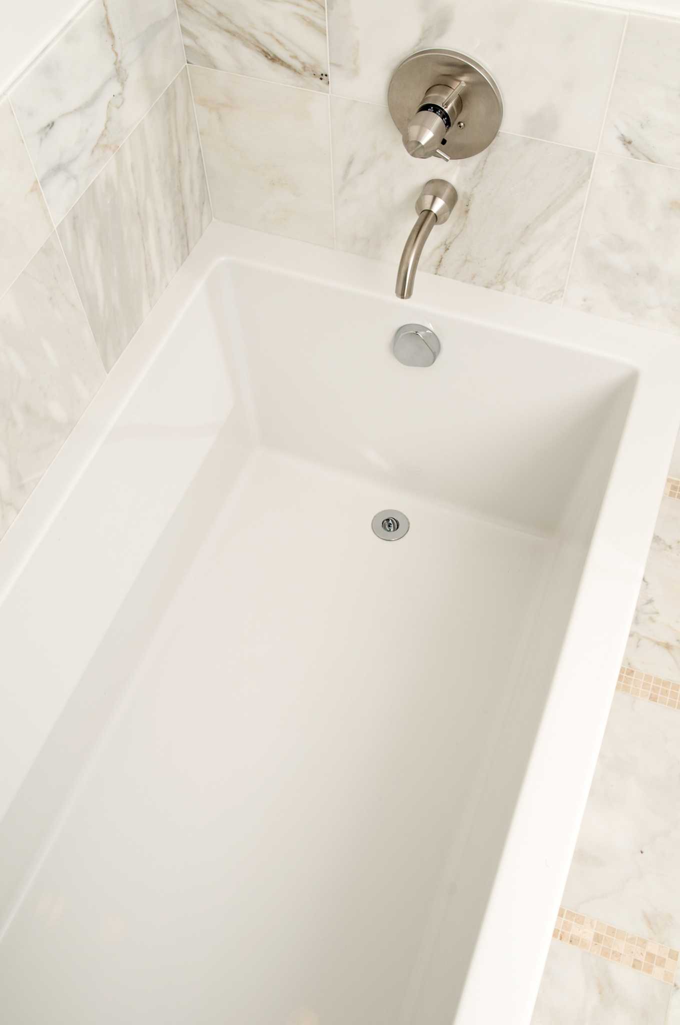Instructions on How to Replace a Tub Drain Overflow