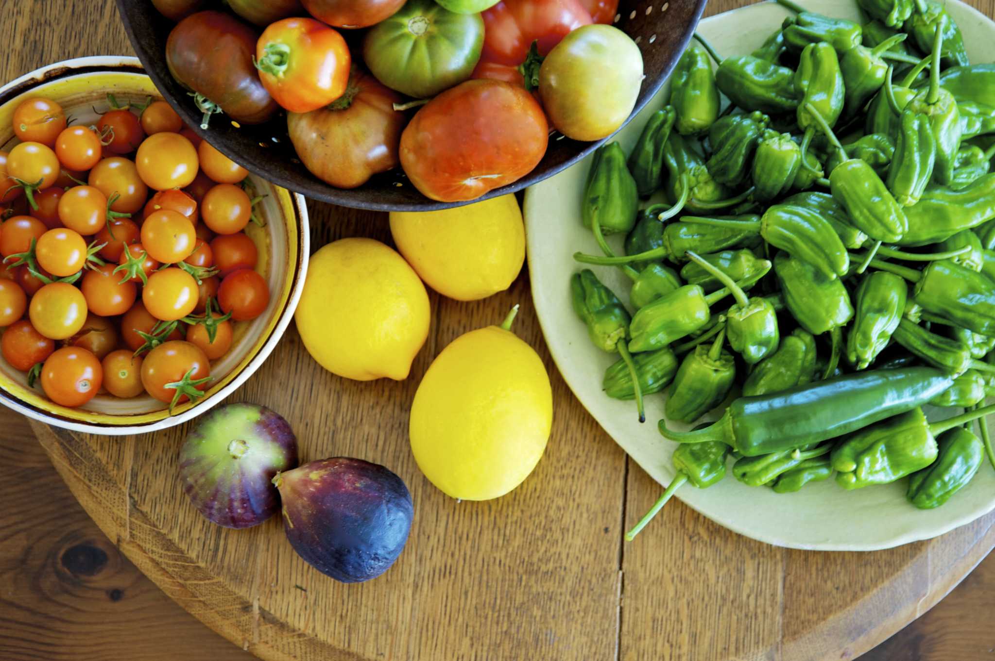 How to Adjust a Lazy Susan Pole