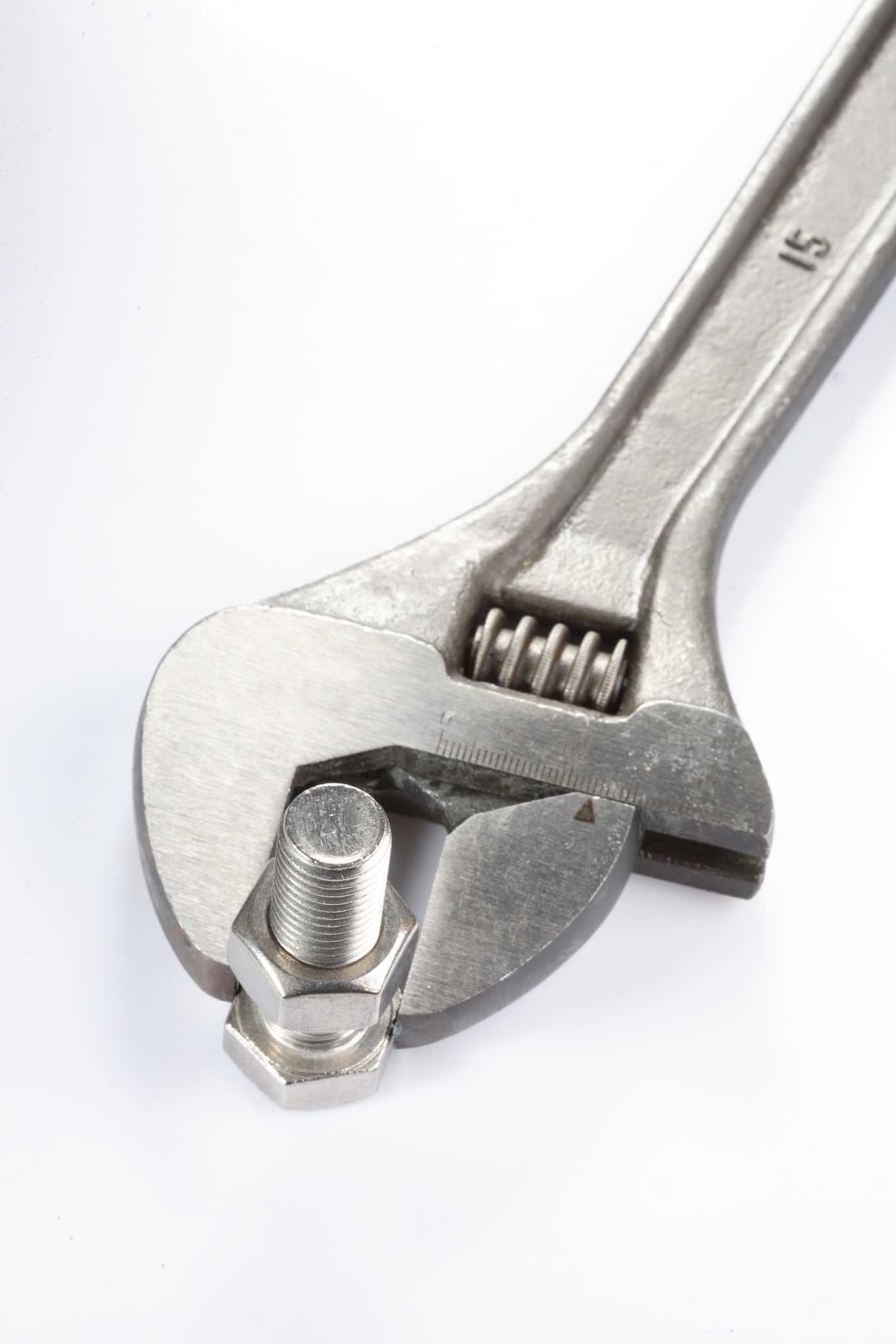 How to Change the Blades on a Yard Machine Lawn Tractor