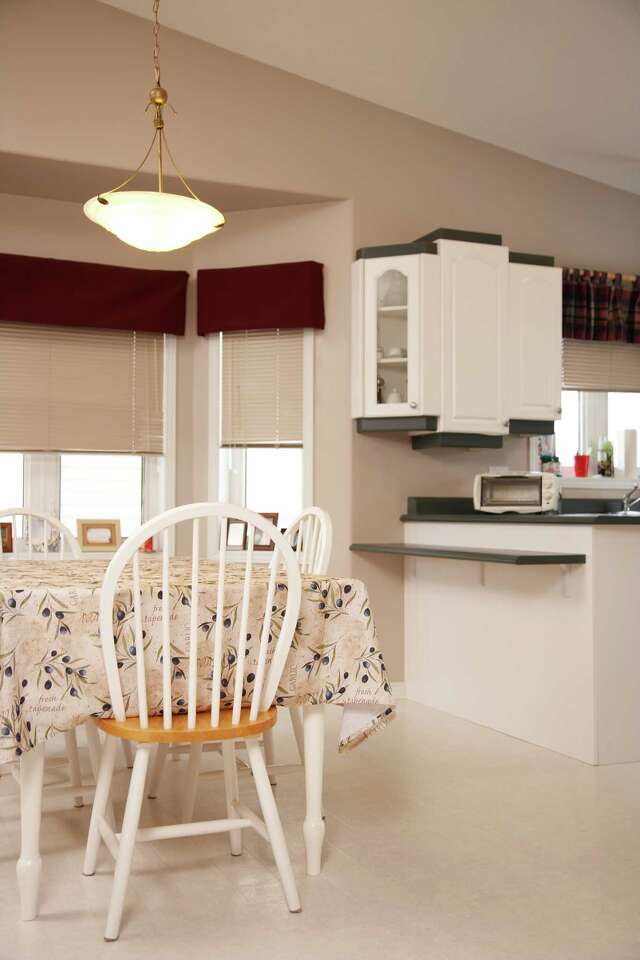 Tips on Measuring & Cutting Linoleum Flooring