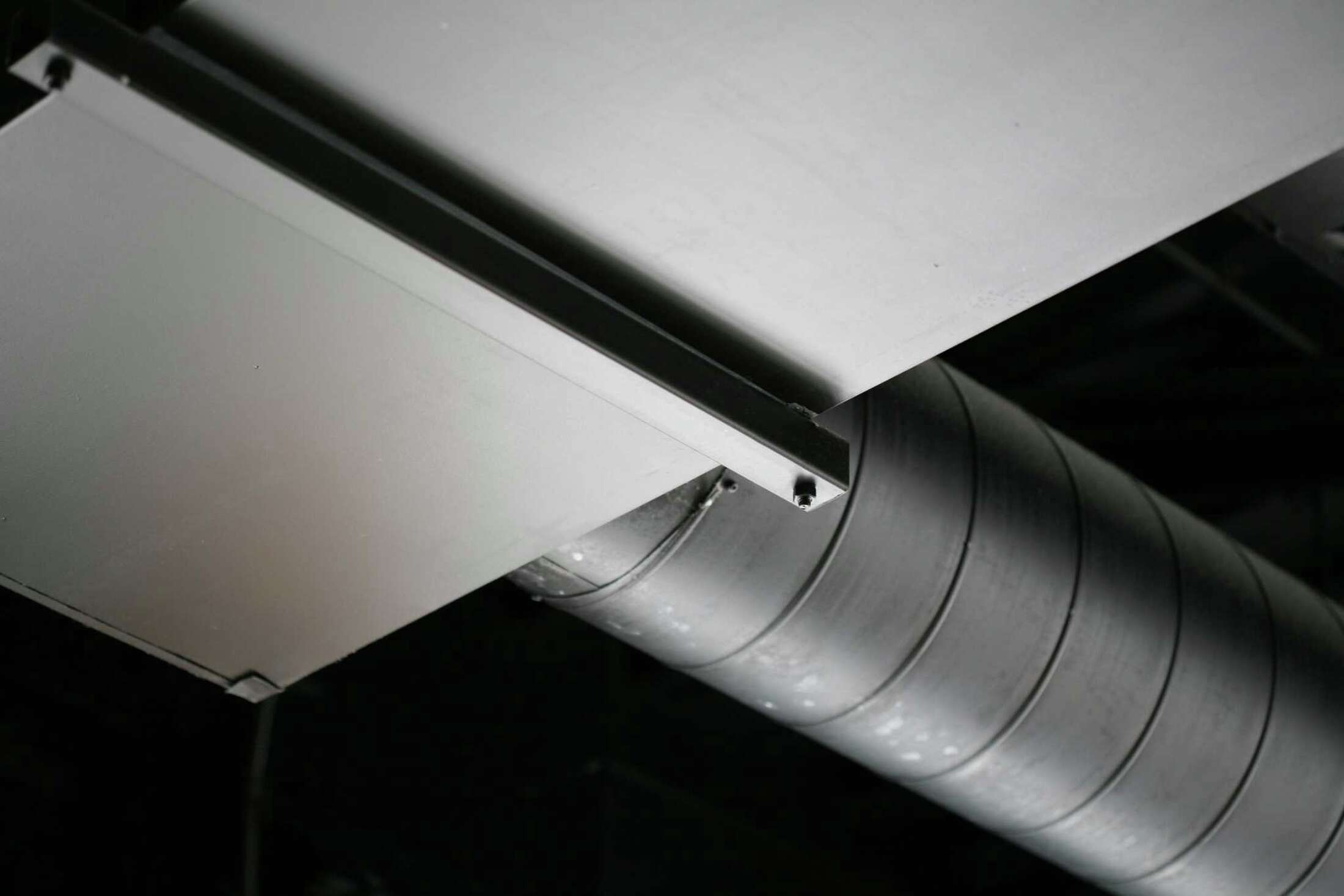 How to Prepare & Paint Rusting Interior Heating Ducts