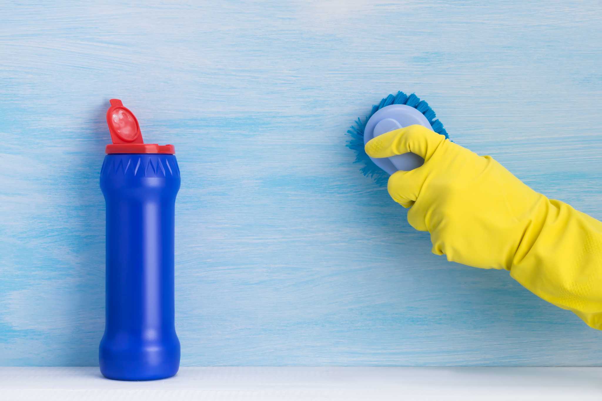 easiest-way-to-remove-scale-between-bathroom-tiles