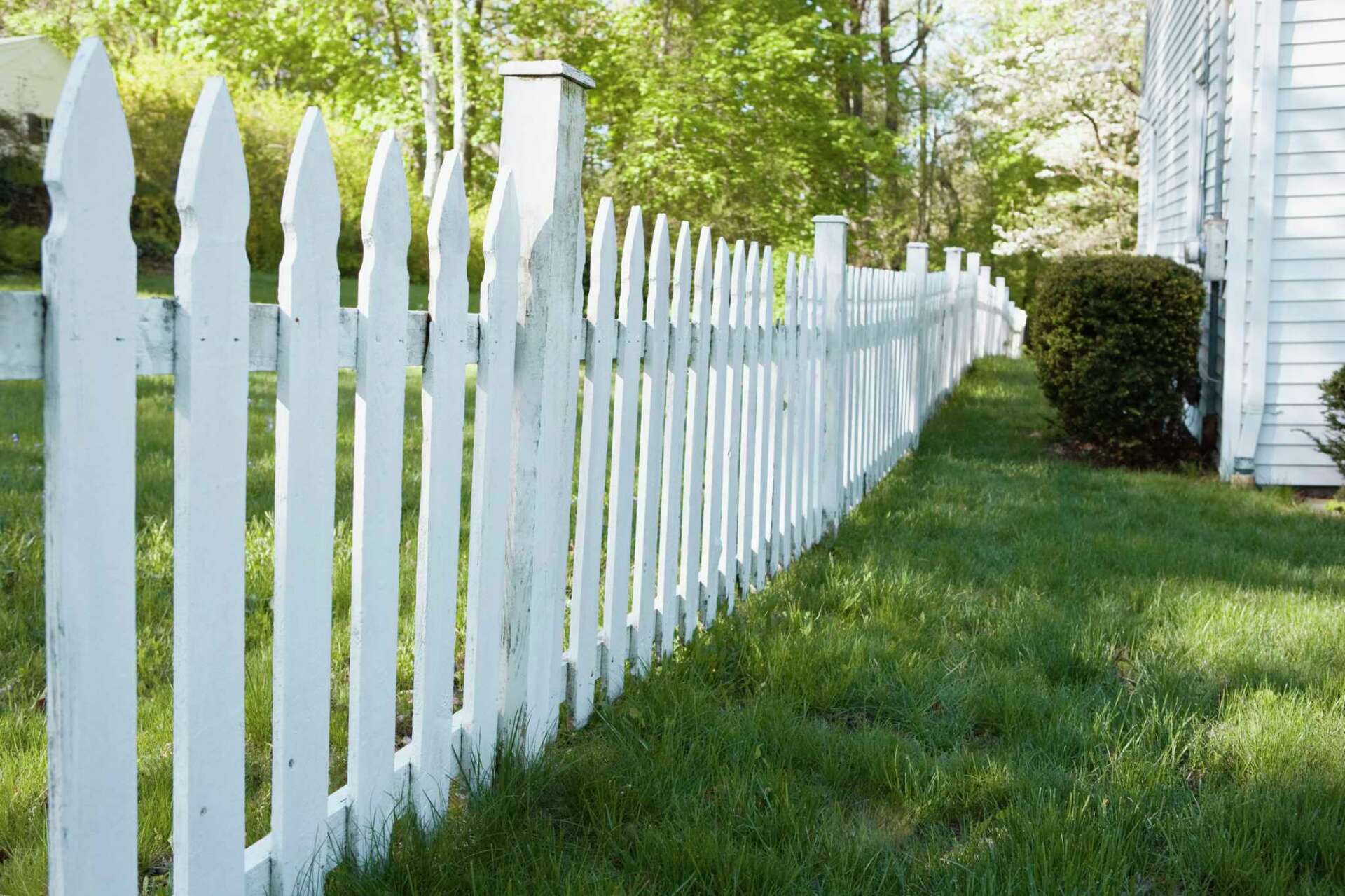 How to Protect Fence Posts From a Weed Eater