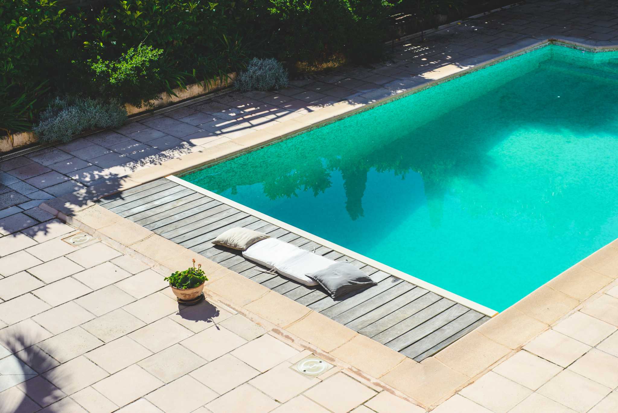 What Is the Effect of Alkalinity in Pool Water?