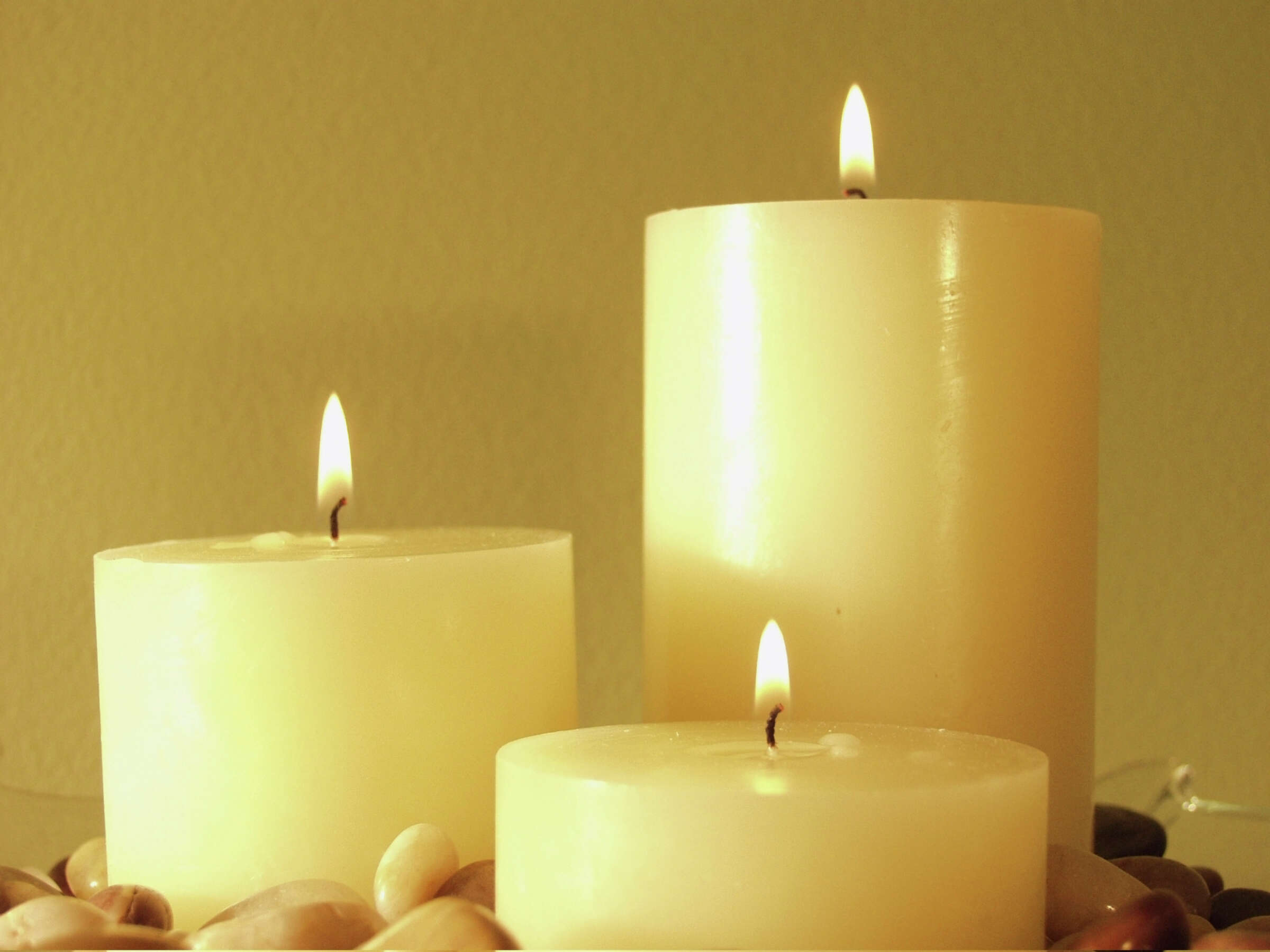 How to Arrange Candles on a Table