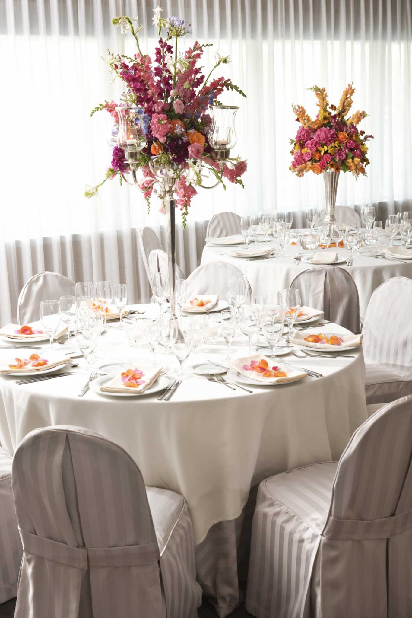 Tips for Using Eiffel Tower Vases for Wedding Centerpieces - Elegant Wedding