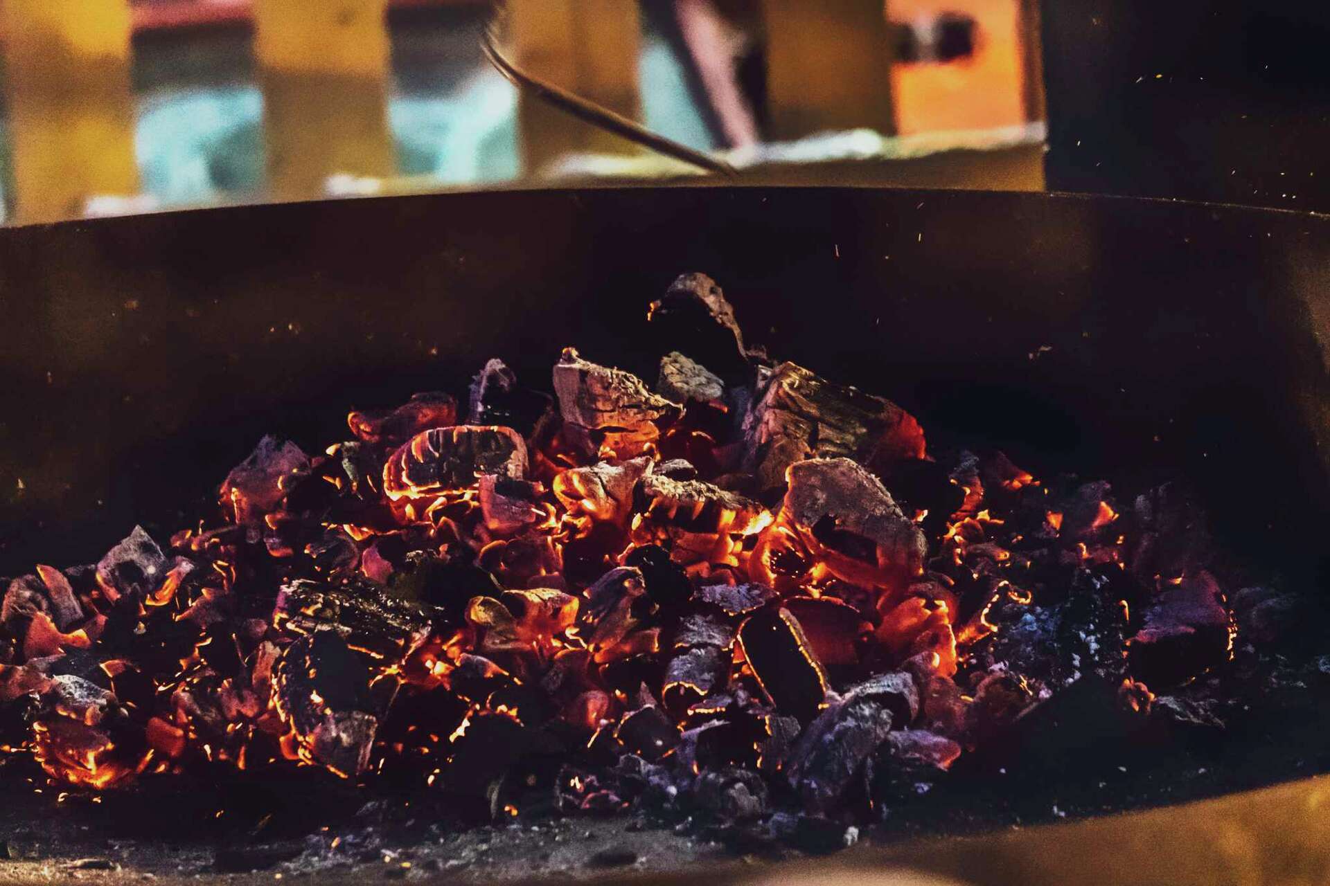How to Extinguish a Charcoal Grill