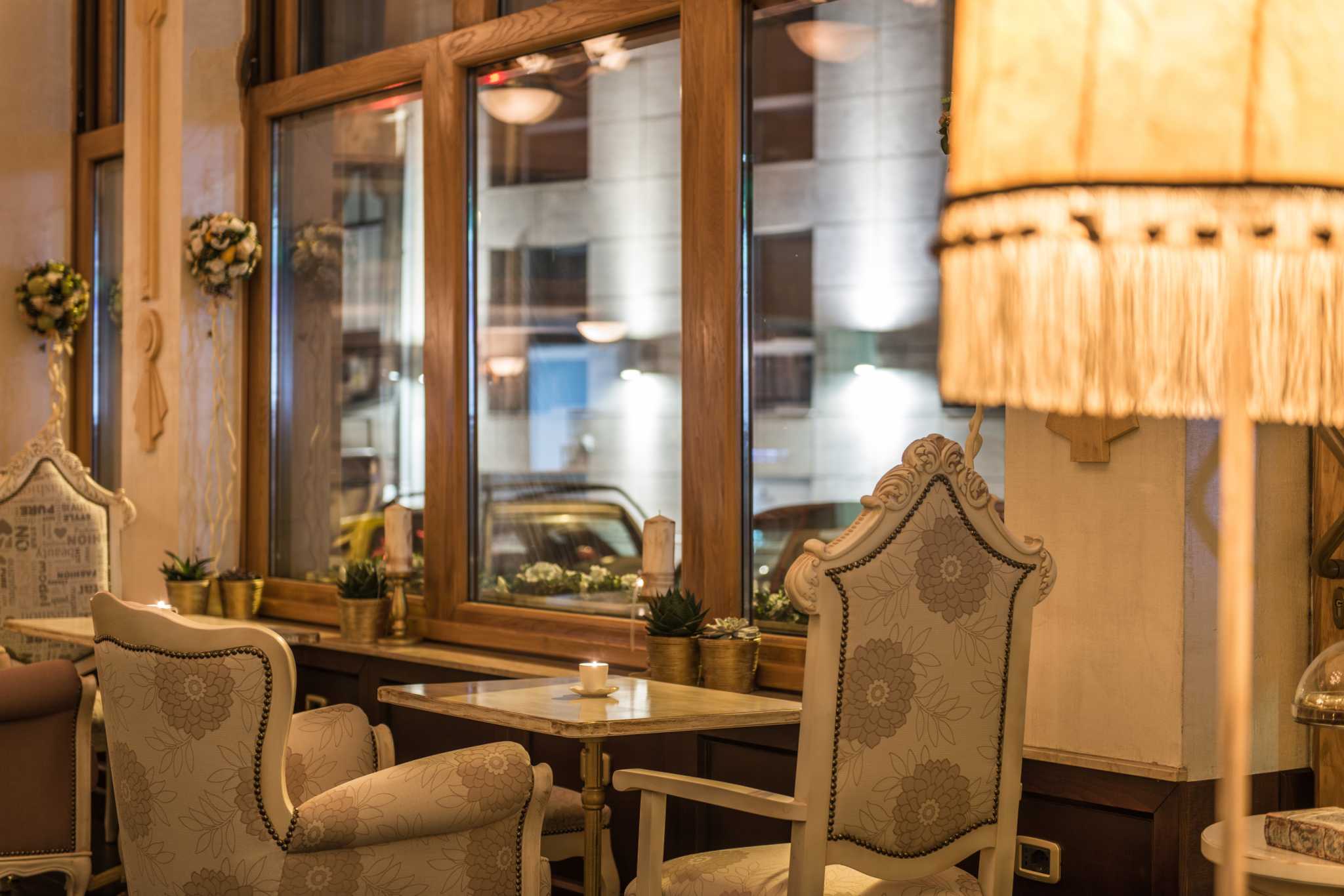 What Fabric to Use to Recover Dining Chairs