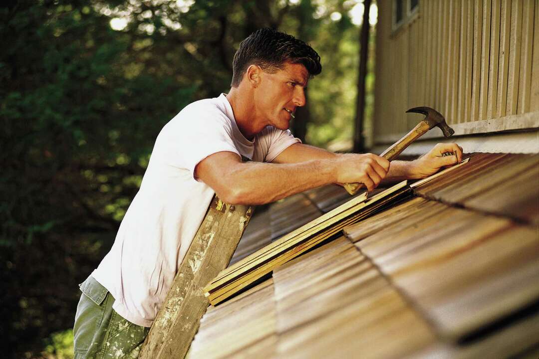 How to Refelt a Flat Roof