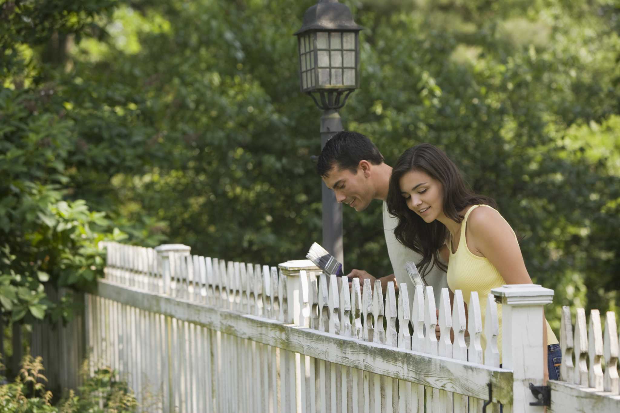How to Attach a Confederate Jasmine to a Fence