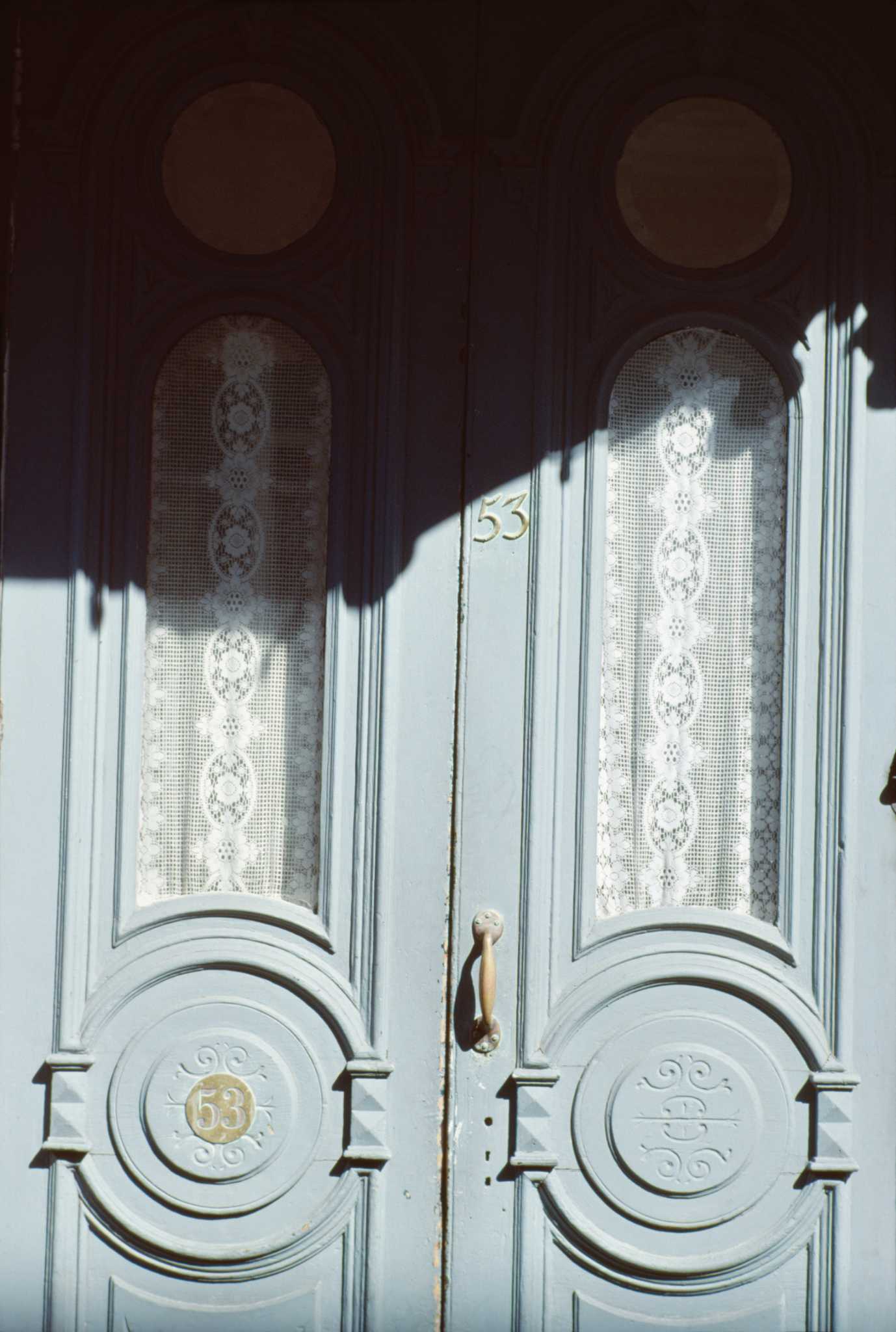 How to Attach Curtains to Fiberglass Doors