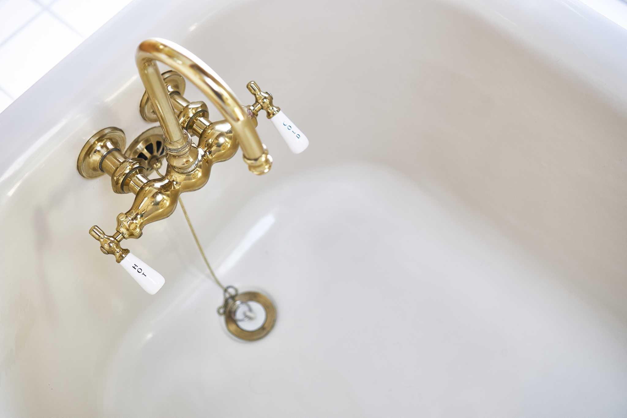 How to Remove a Stuck Bathtub Drain Stopper